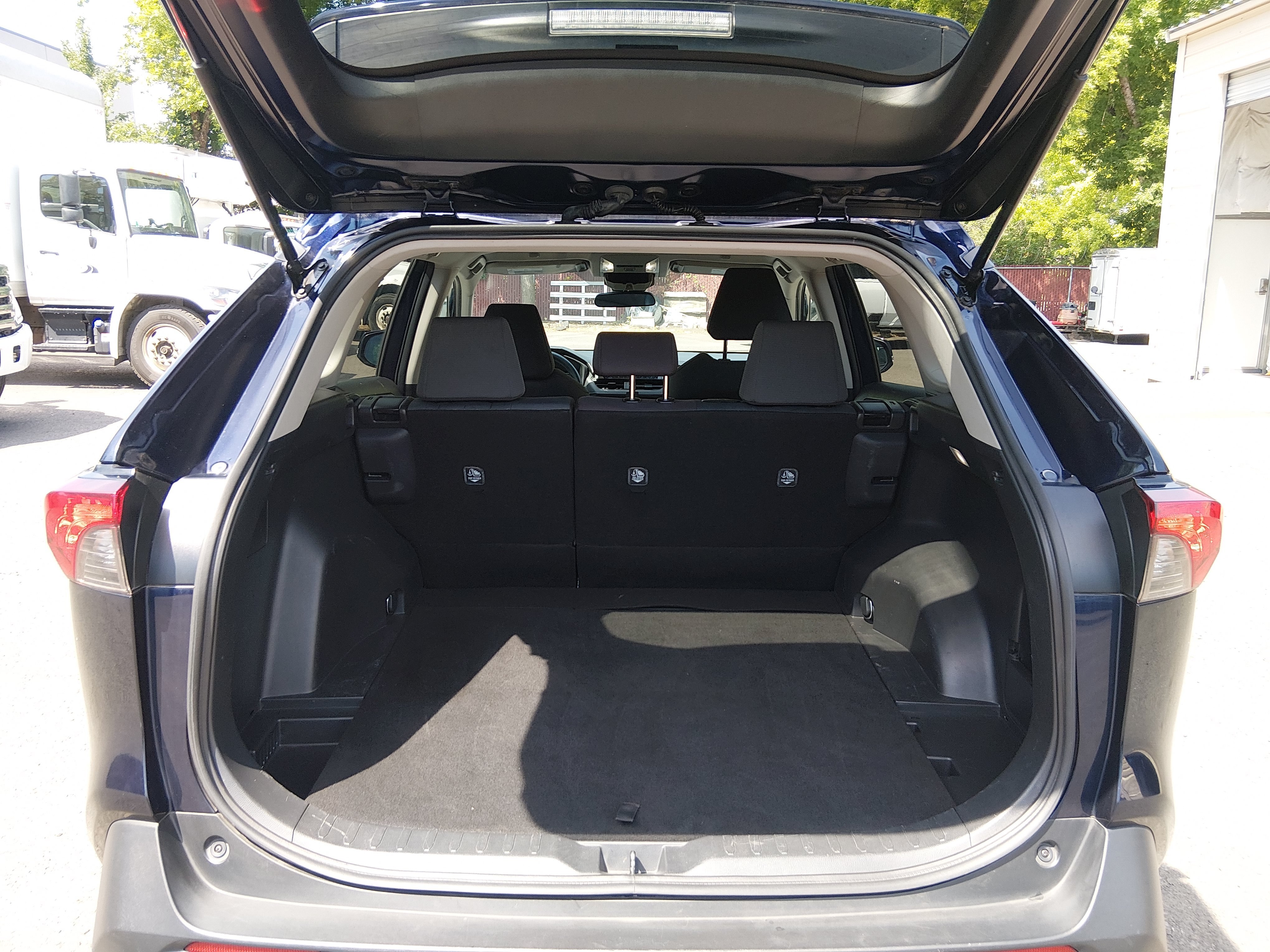 2024 Toyota RAV4 XLE - Photo 11
