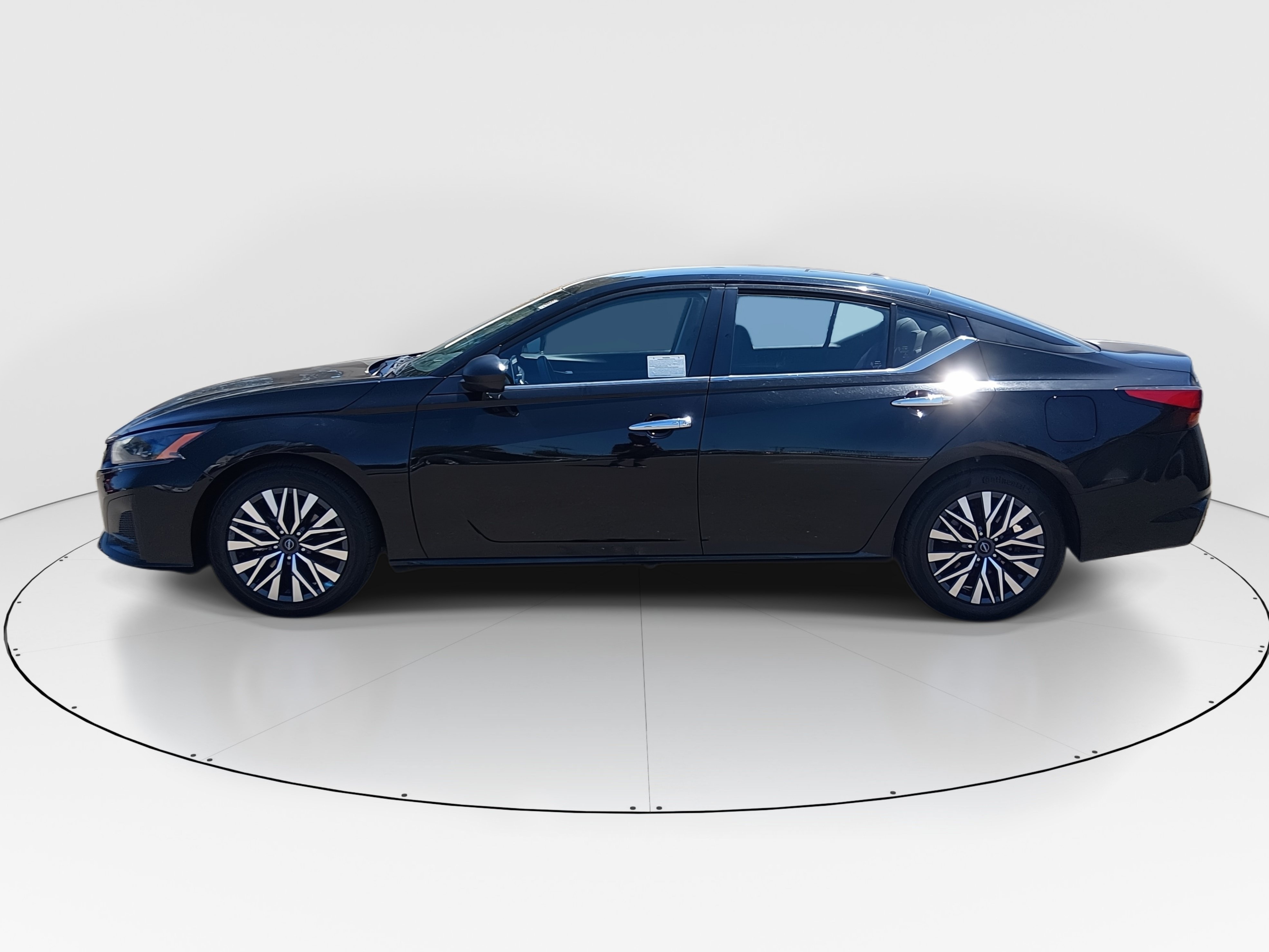 2024 Nissan Altima SV - Photo 4