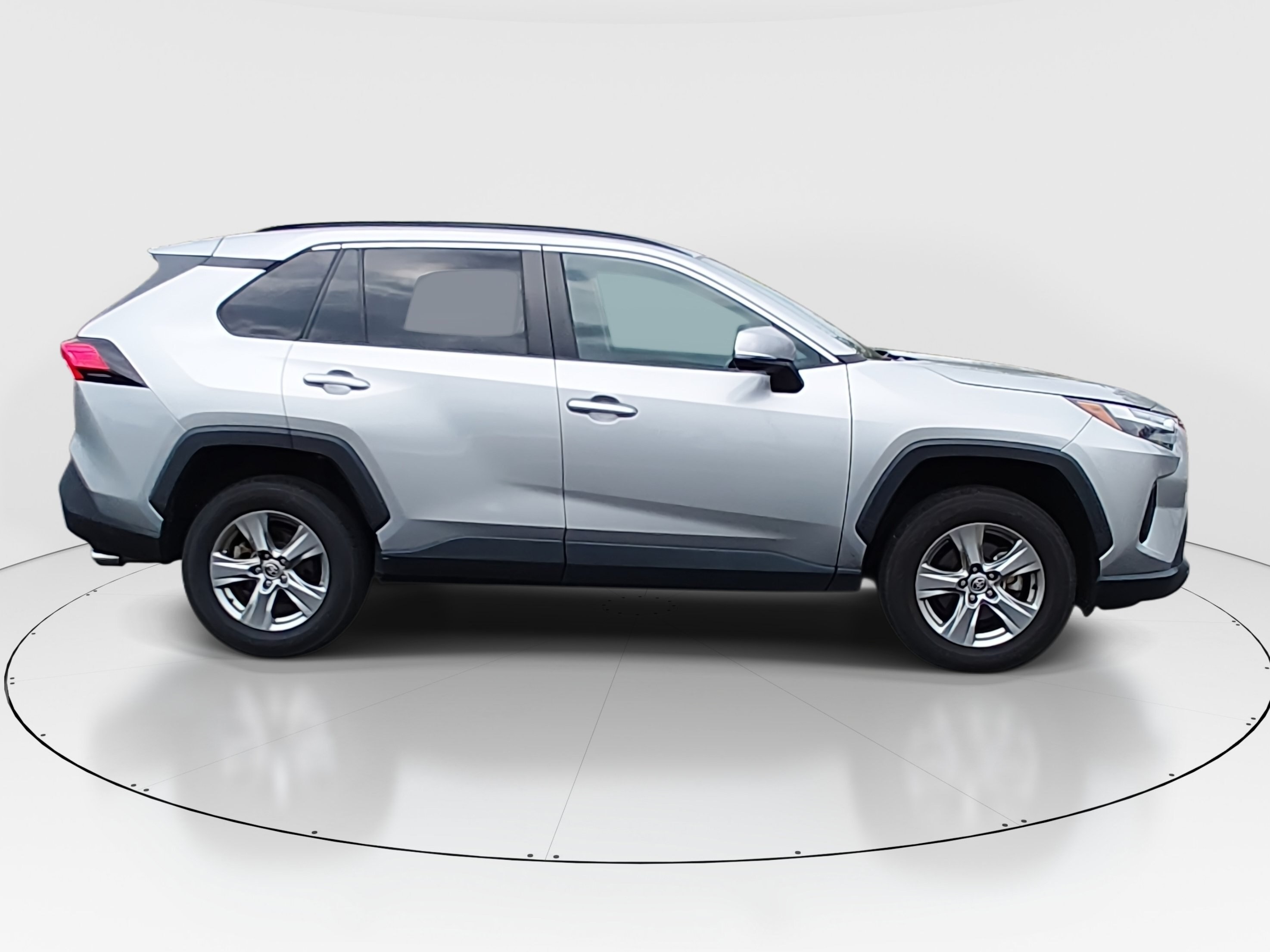 2024 Toyota RAV4 XLE - Photo 8