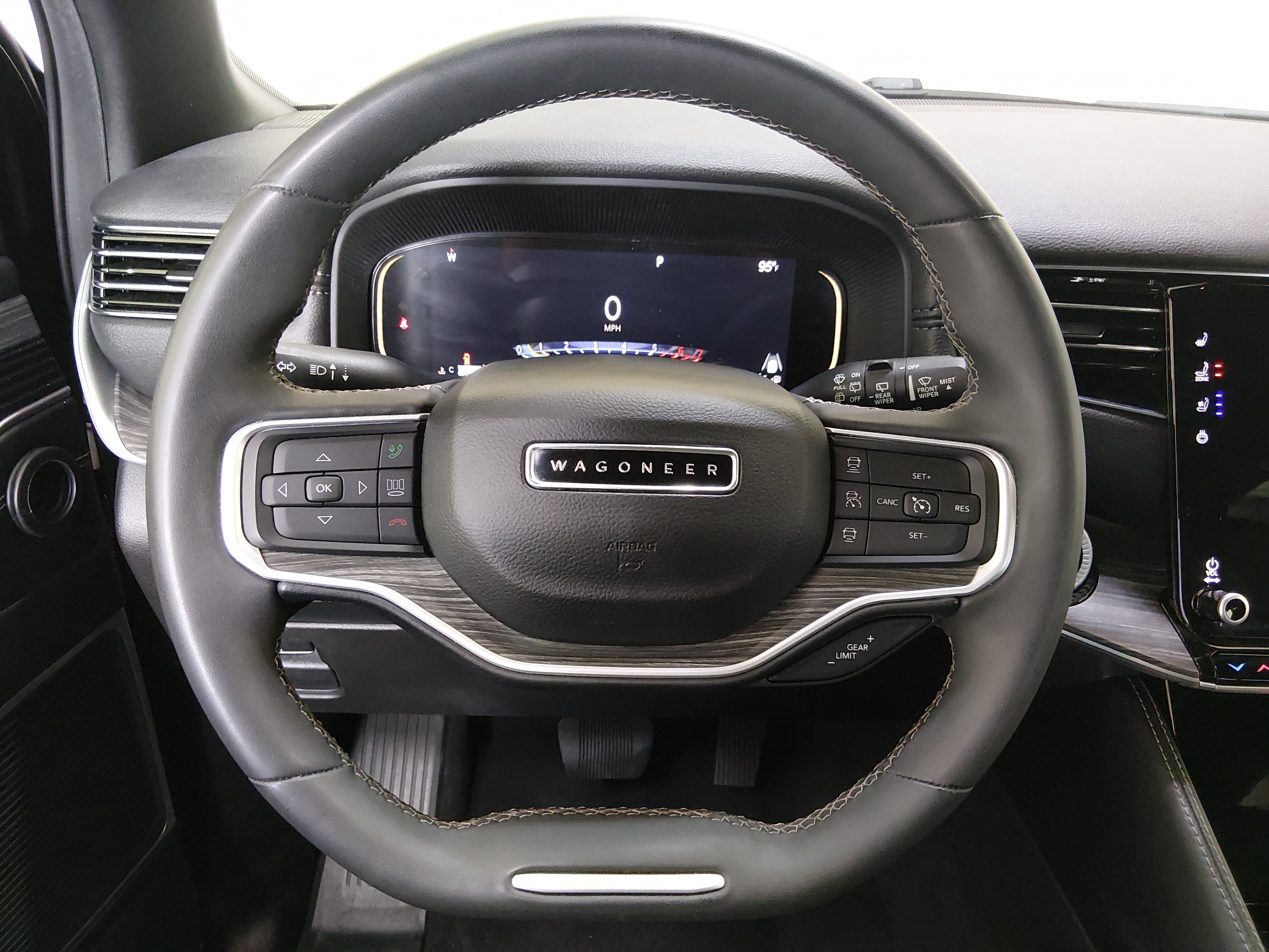 2023 Jeep Wagoneer L Series III - Photo 12