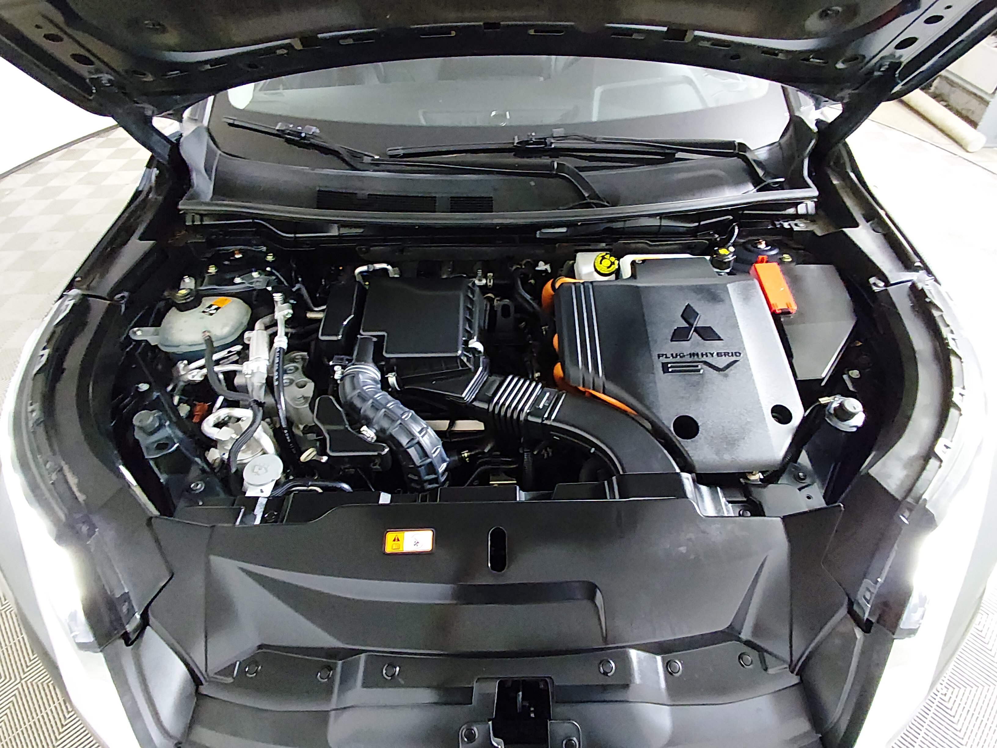 2024 Mitsubishi Outlander Plug-in Hybrid SE - Photo 9