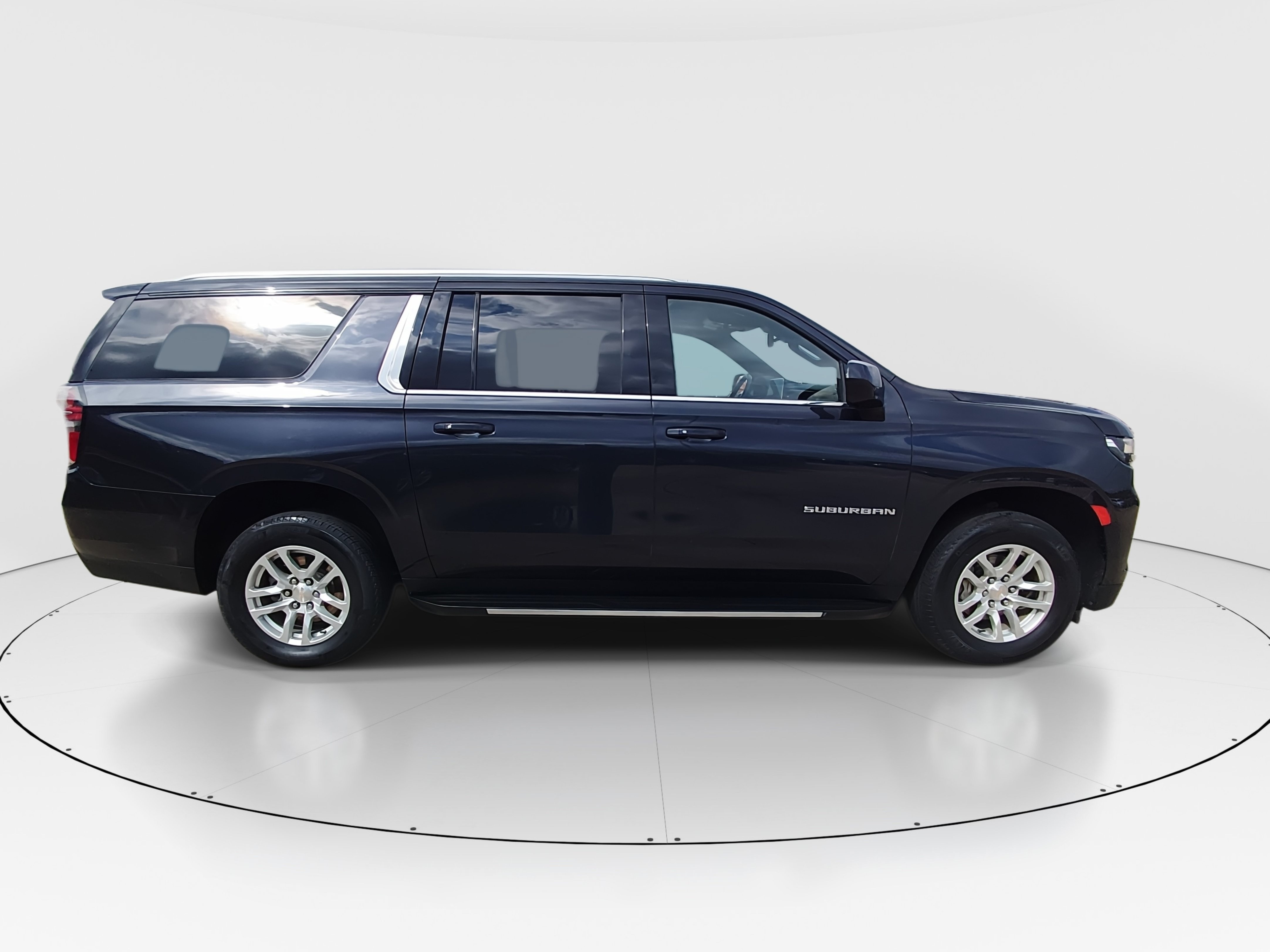 2024 Chevrolet Suburban LT - Photo 8