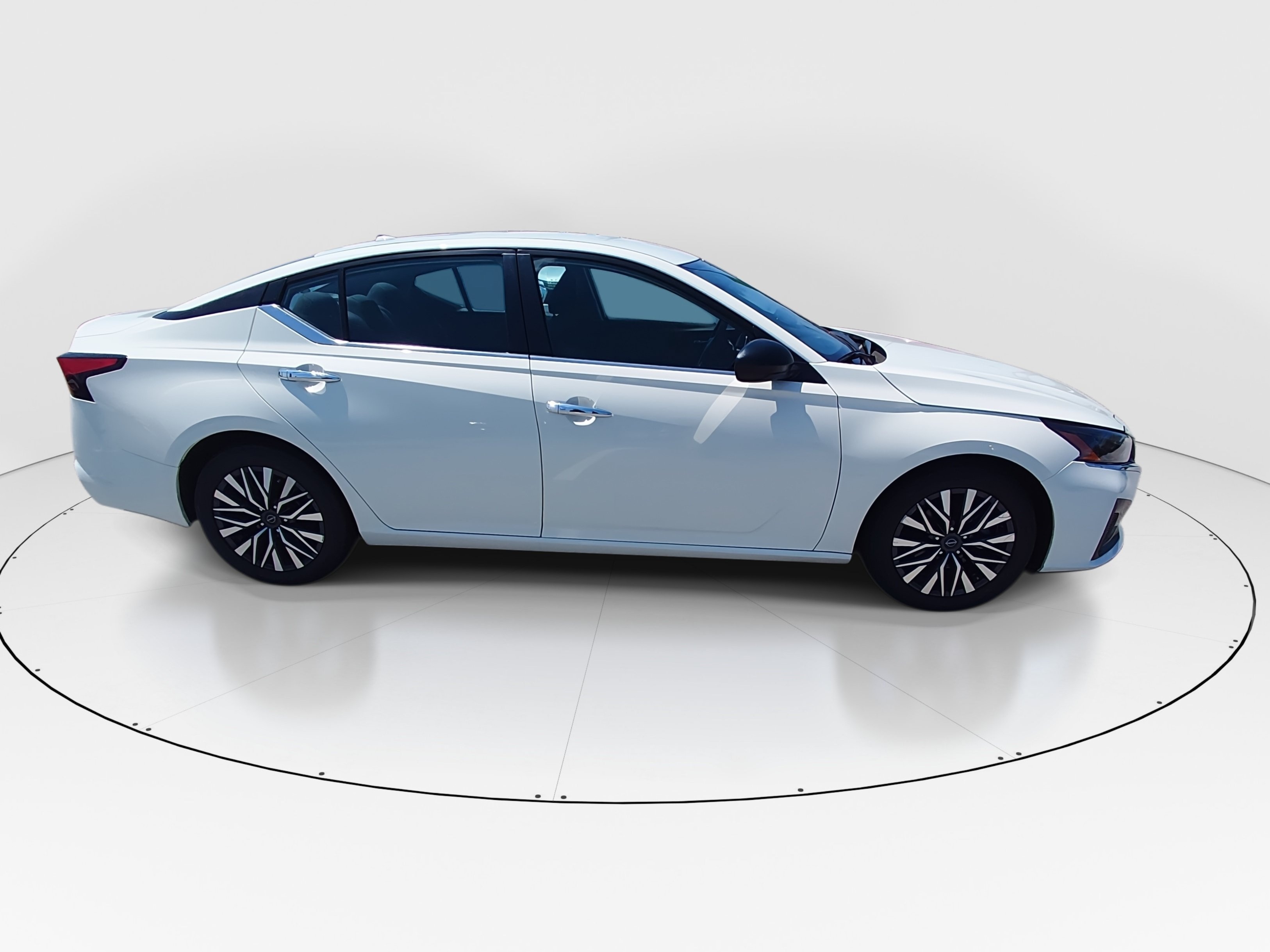 2025 Nissan Altima SV - Photo 8