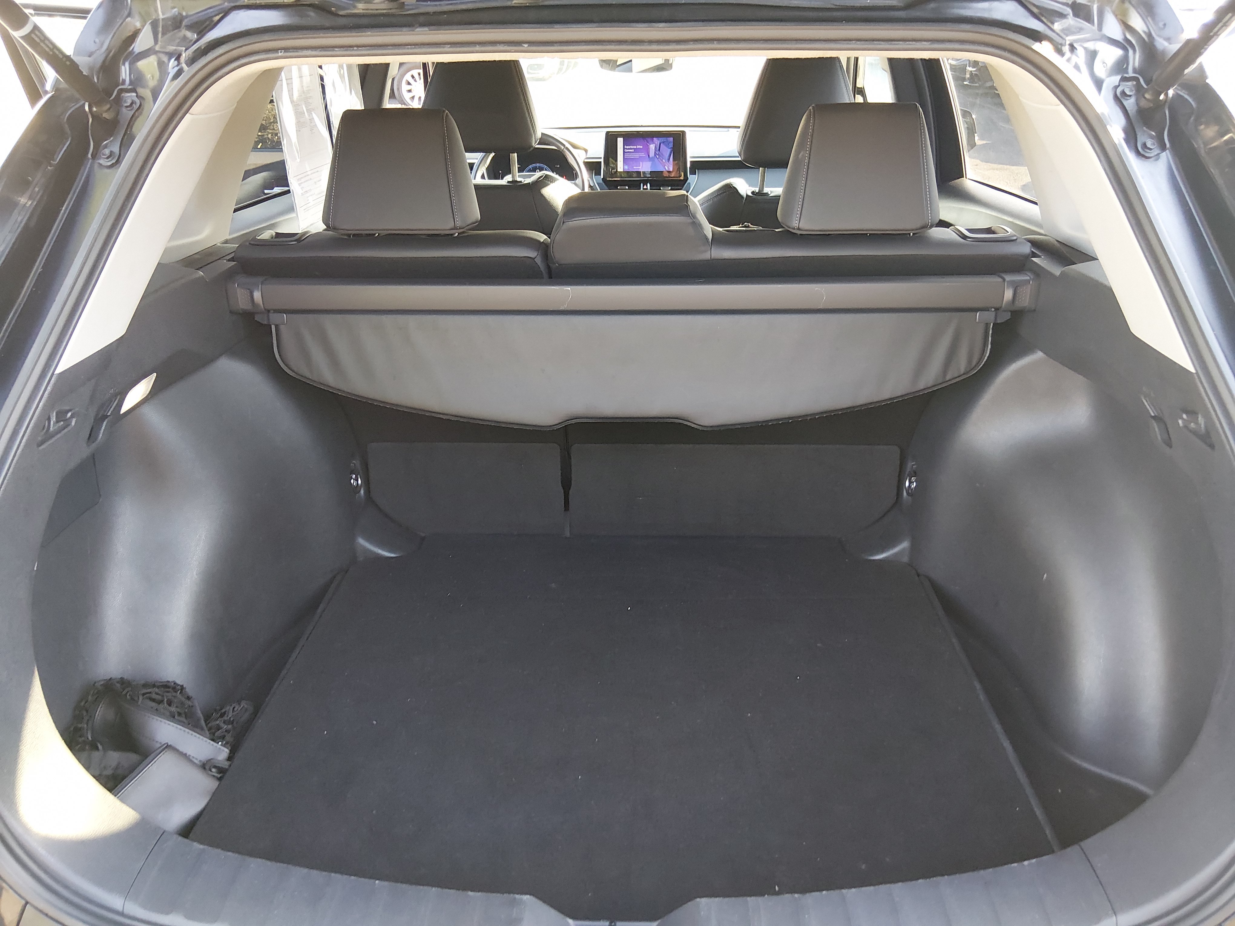2024 Toyota Corolla Cross XLE - Photo 11