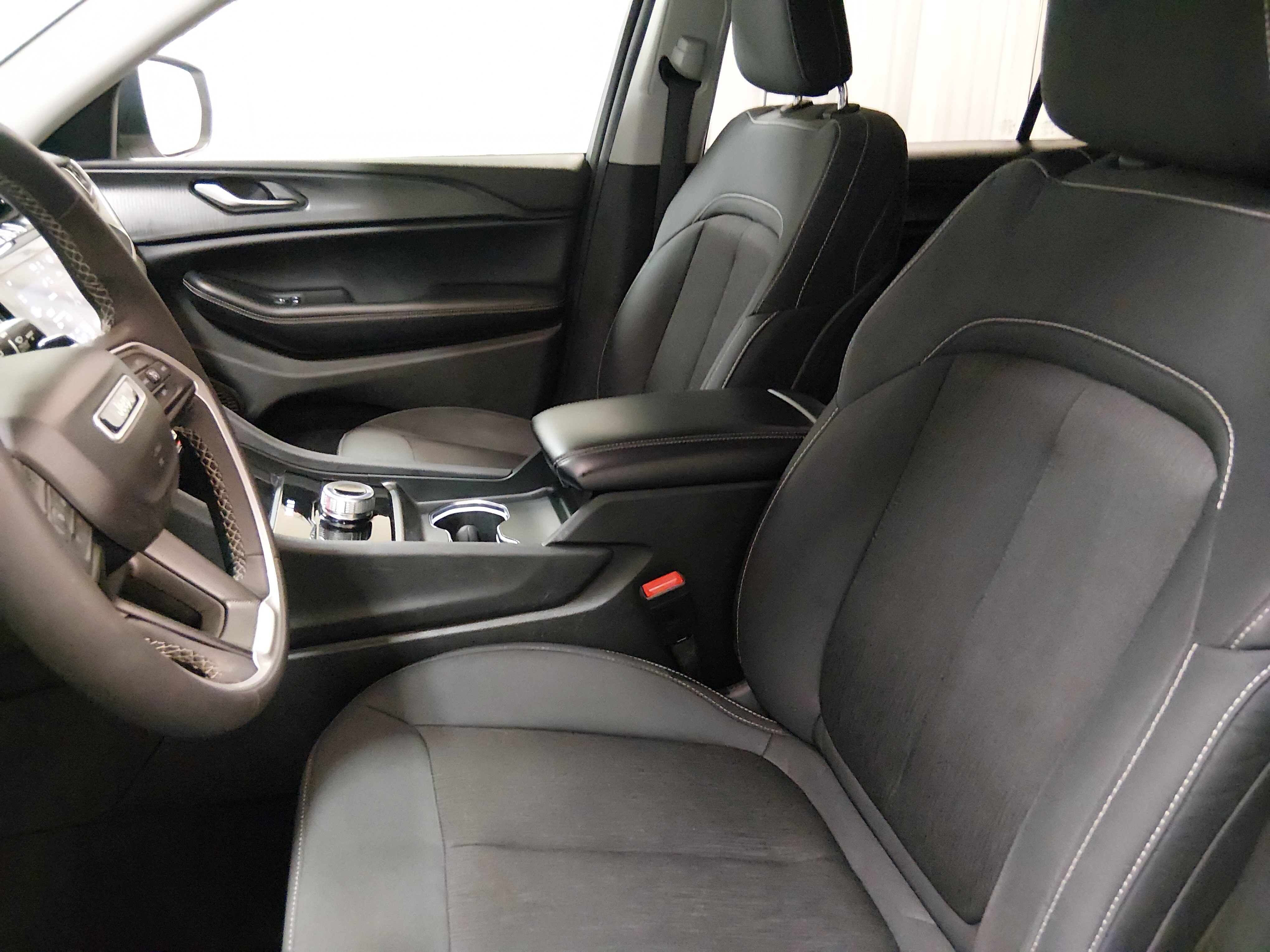 2023 Jeep Grand Cherokee L Laredo - Photo 25