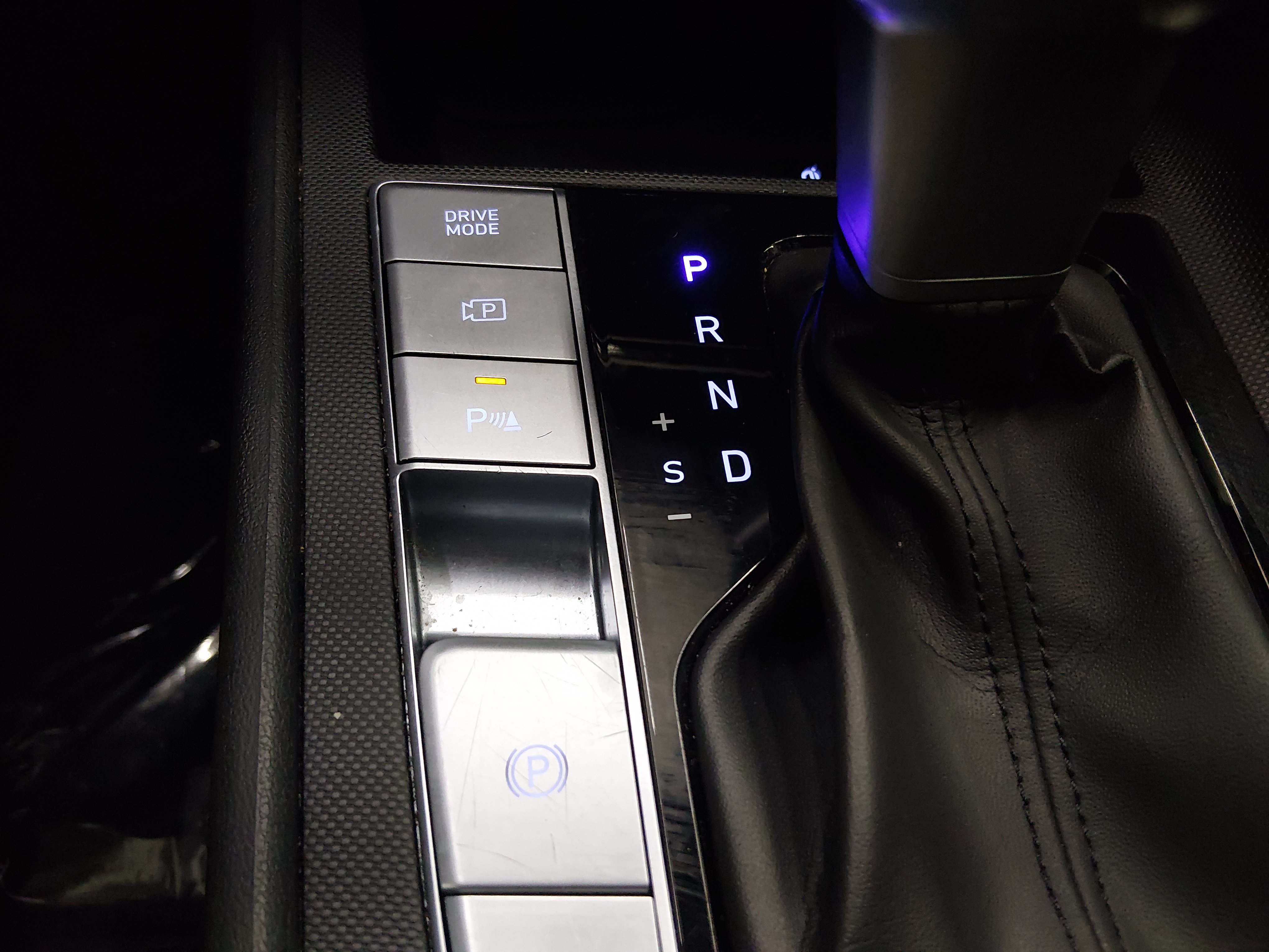 2024 Hyundai Elantra Limited - Photo 19
