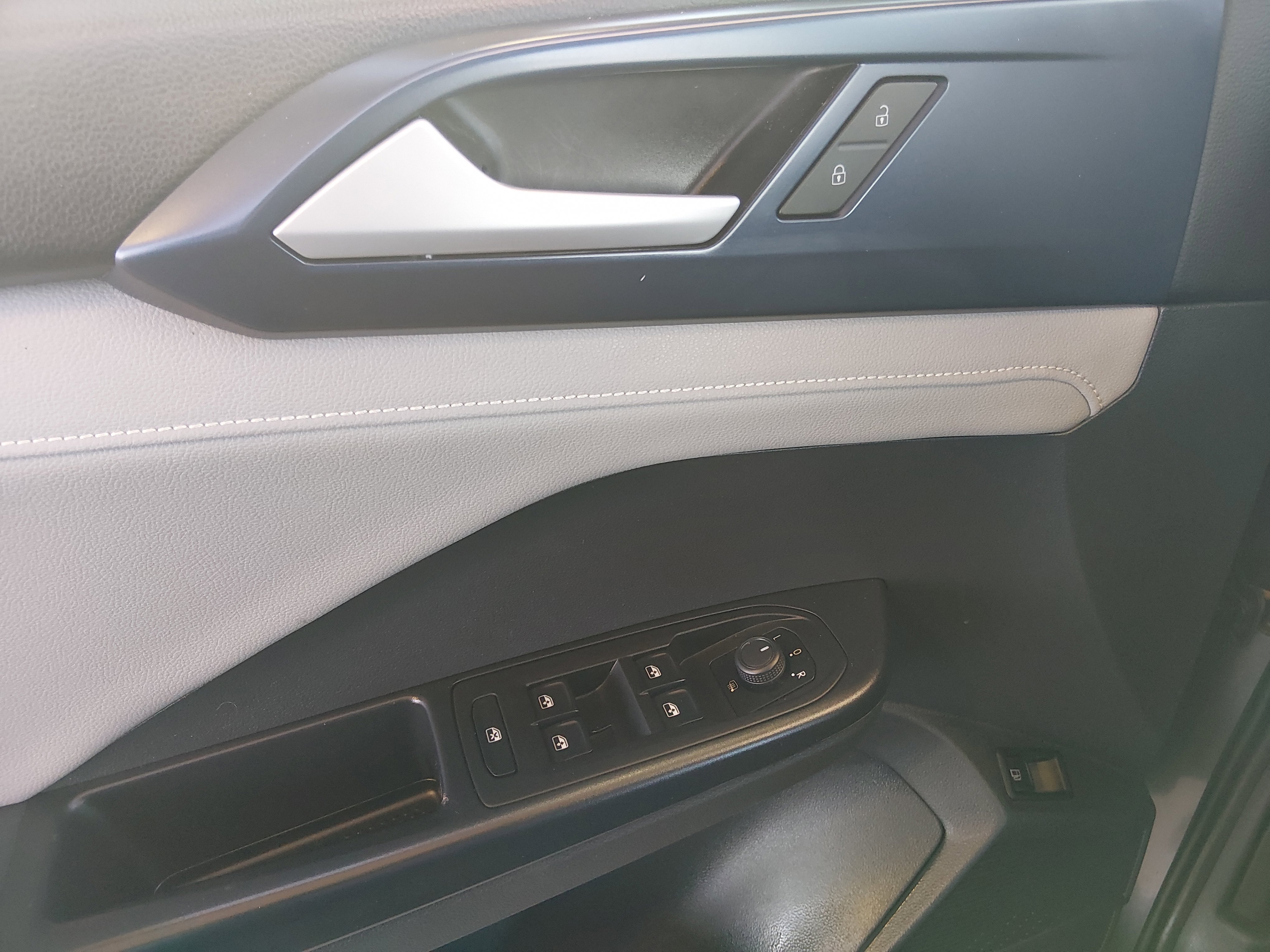 2024 Volkswagen Taos SE - Photo 18