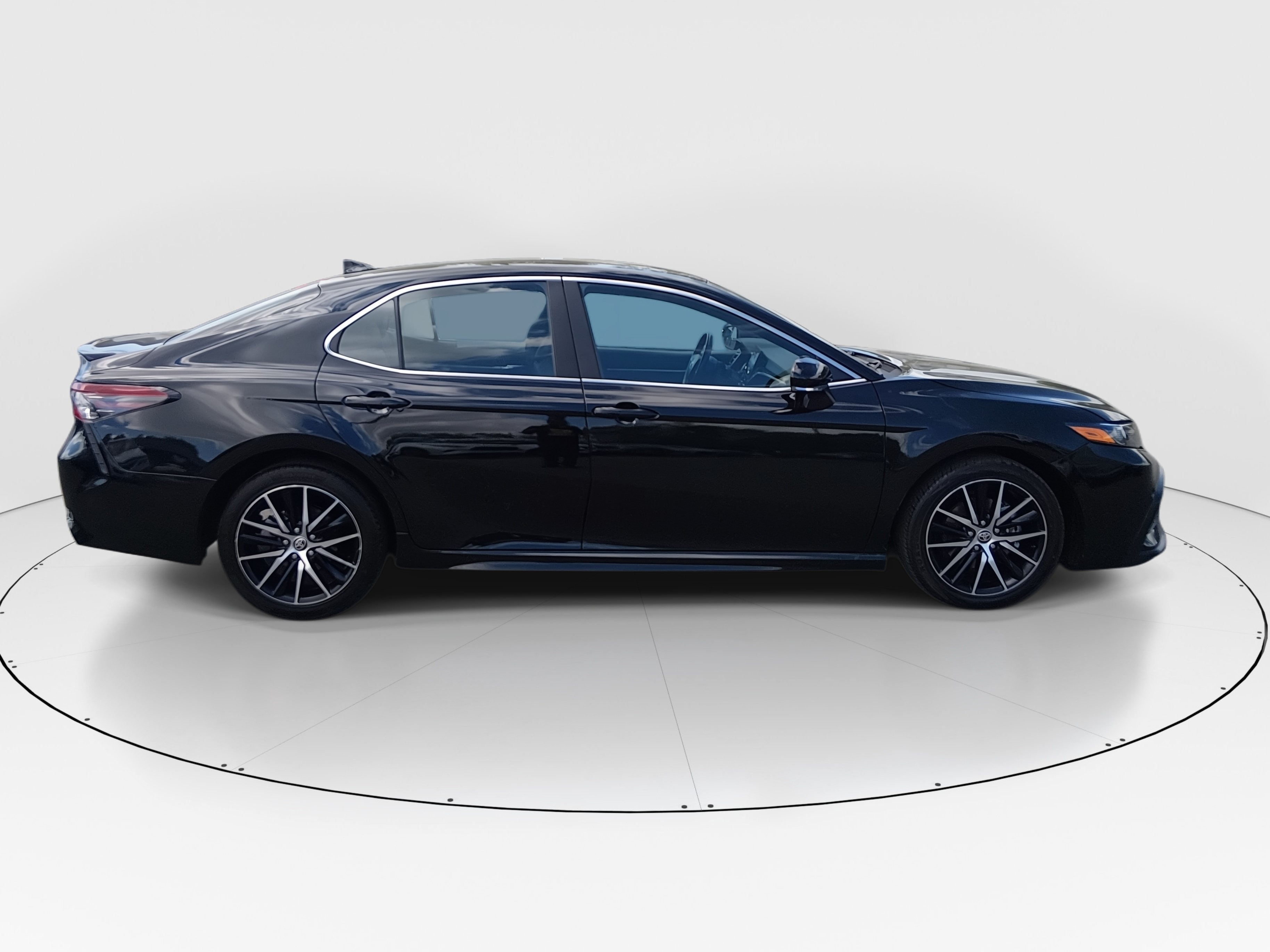 2024 Toyota Camry SE - Photo 8