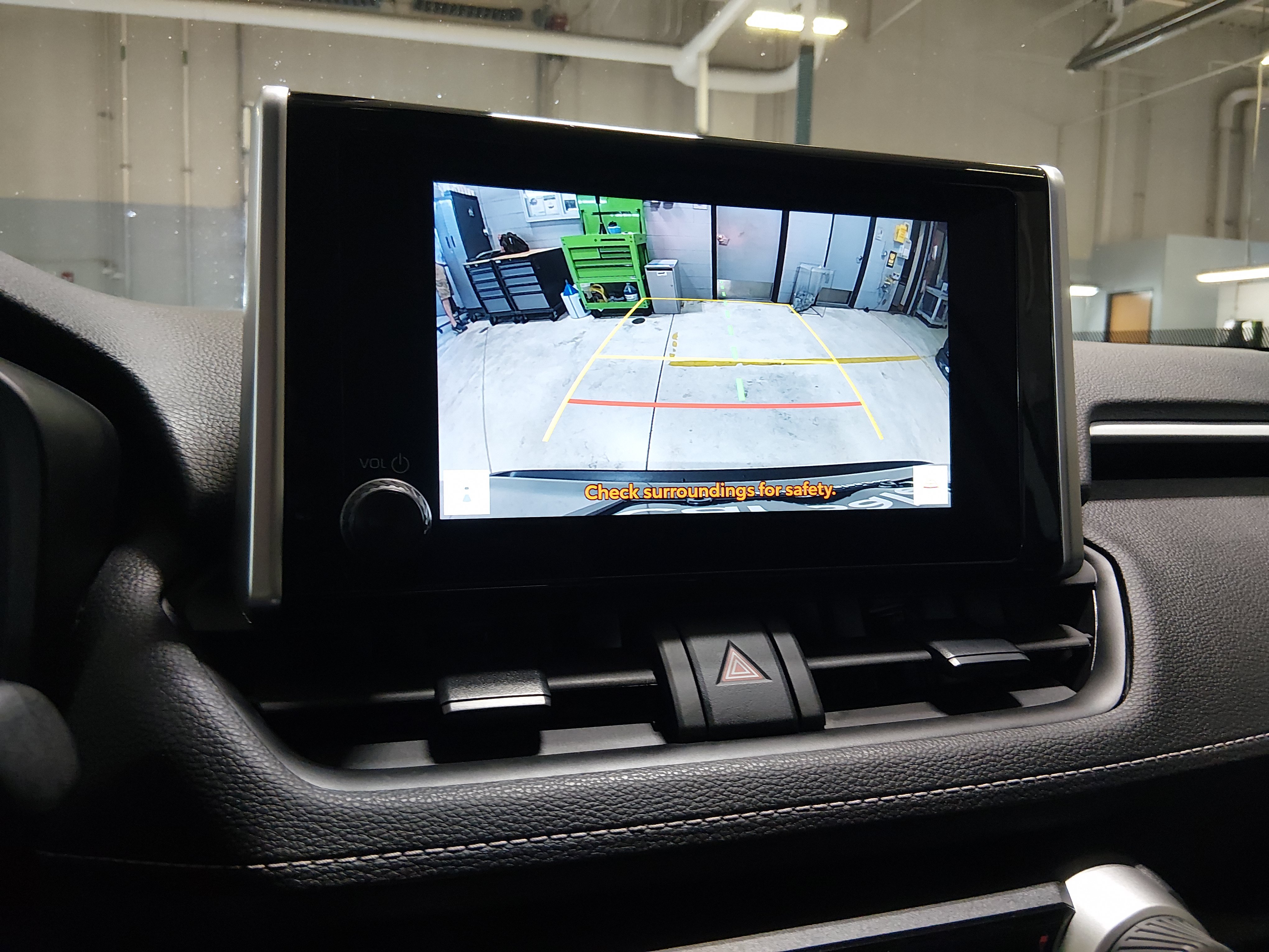2025 Toyota RAV4 XLE - Photo 17
