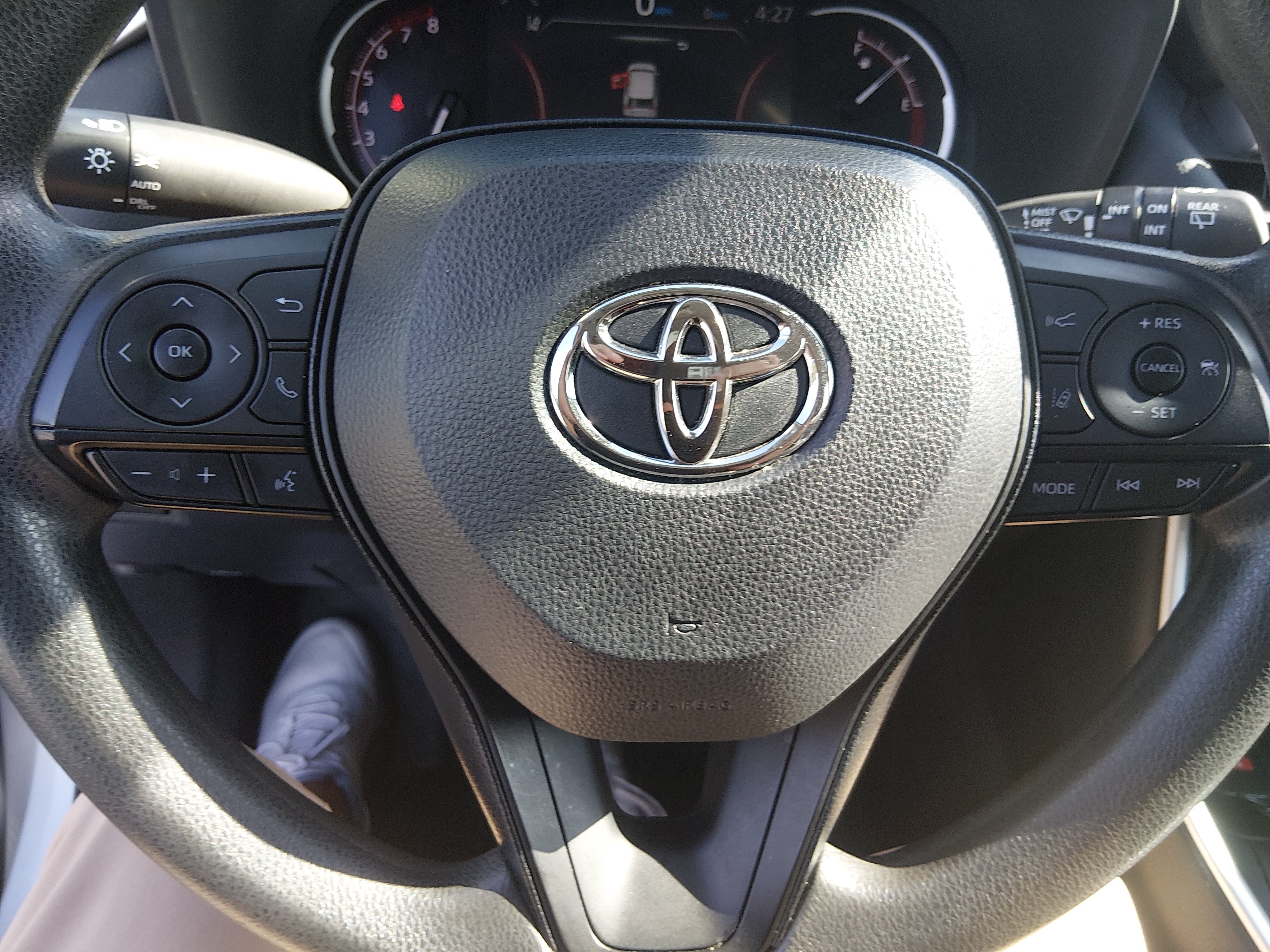 2024 Toyota RAV4 XLE - Photo 12
