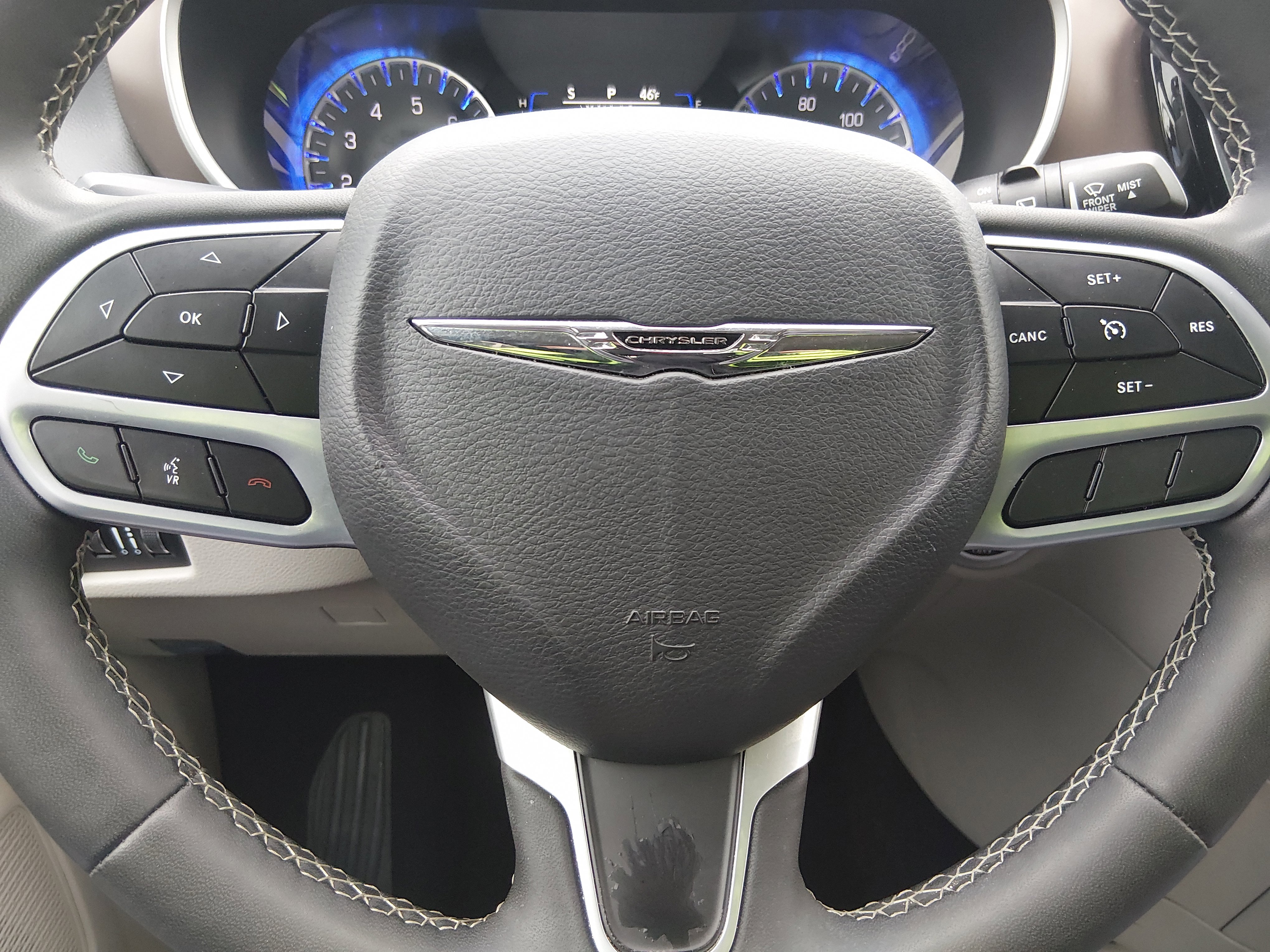 2023 Chrysler Voyager LX - Photo 12
