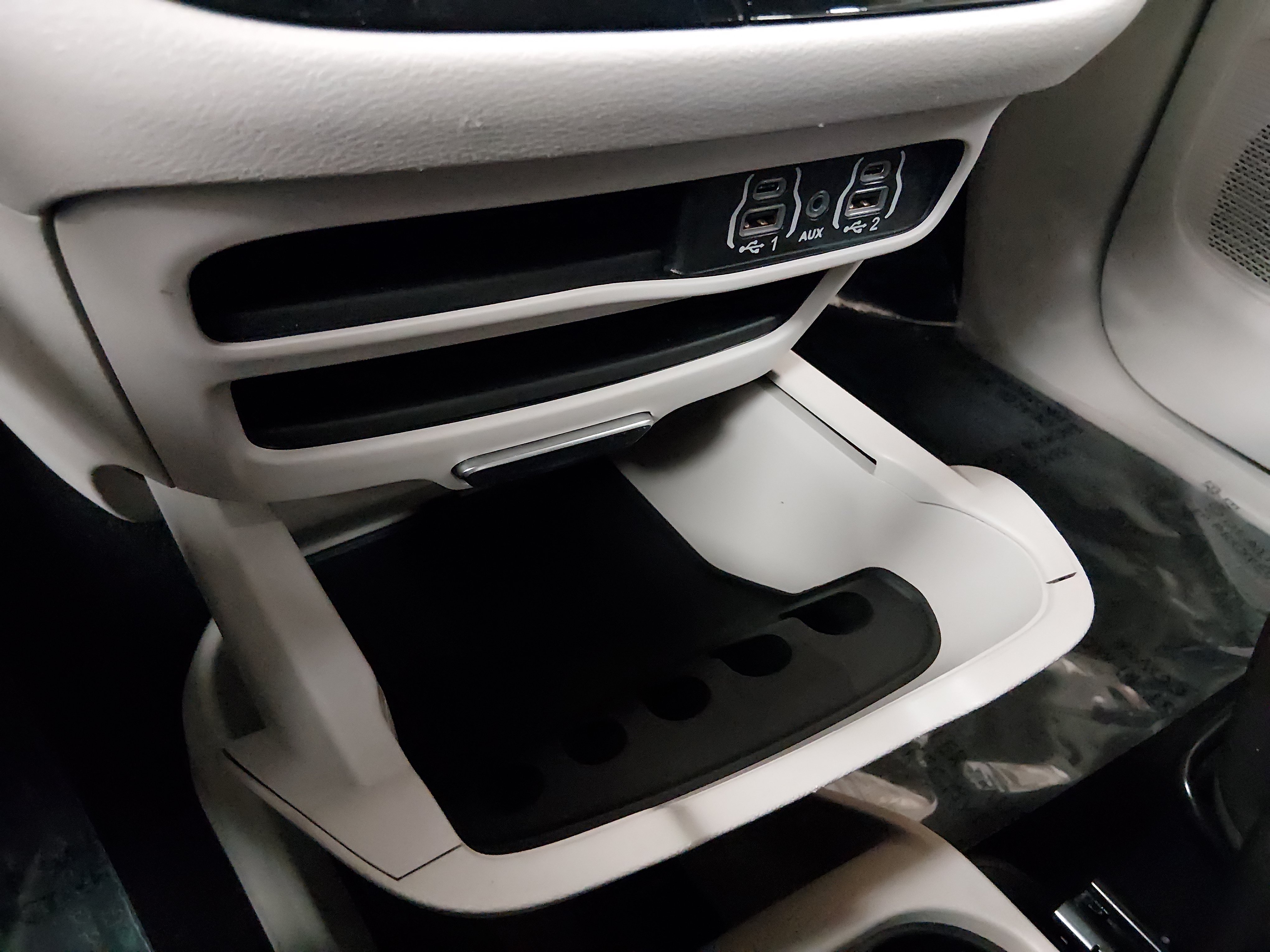 2024 Chrysler Voyager LX - Photo 20
