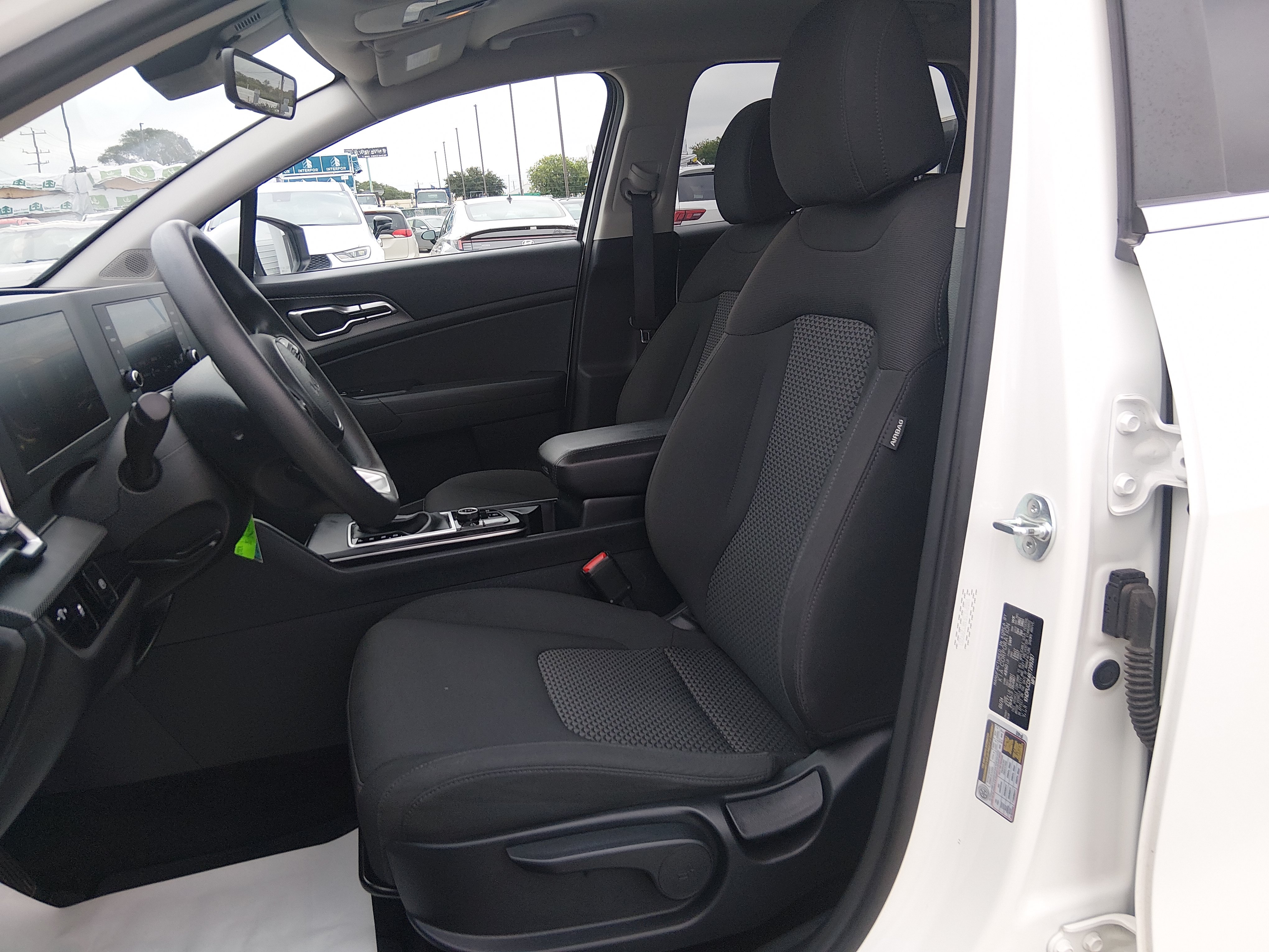 2024 Kia Sportage LX - Photo 12
