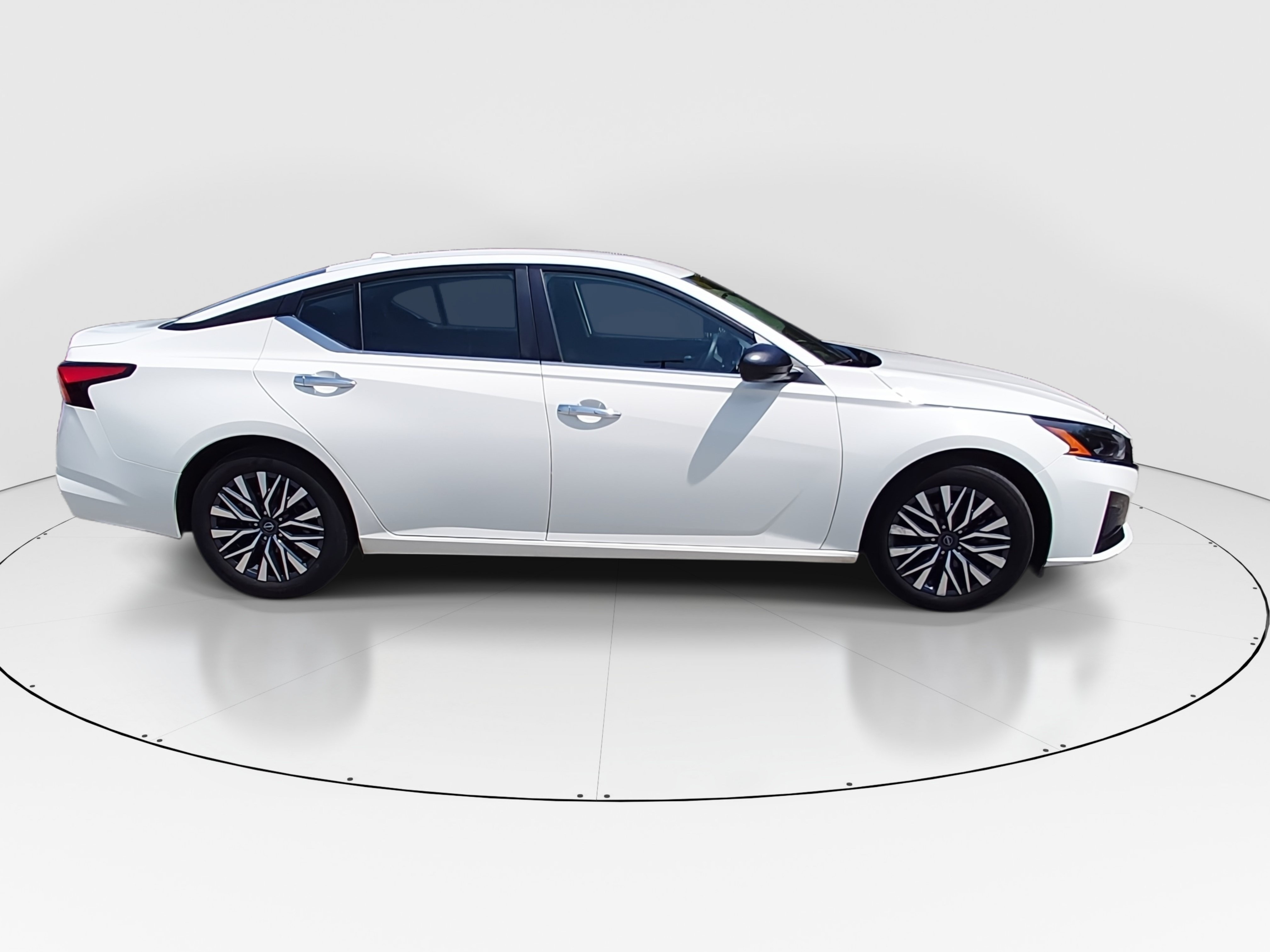2025 Nissan Altima SV - Photo 8