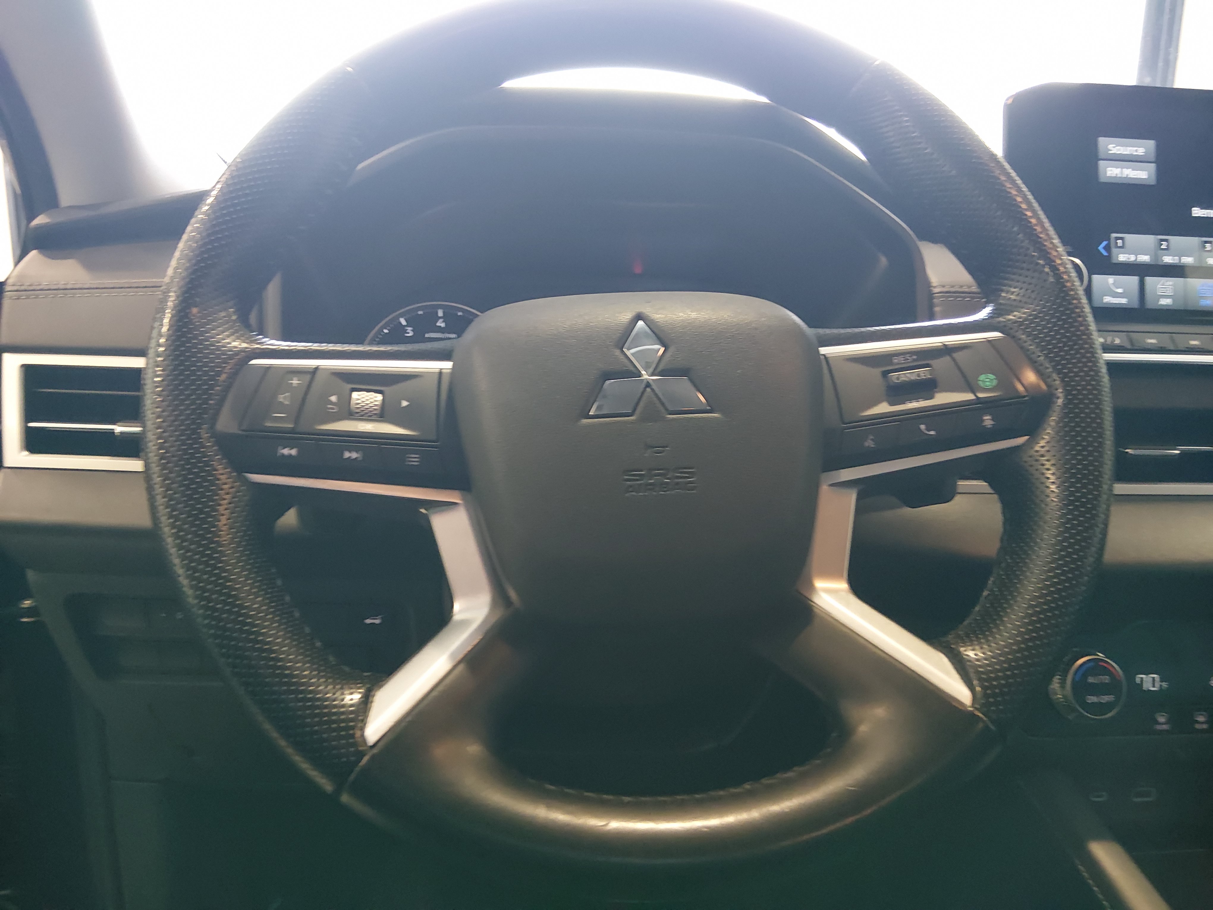 2024 Mitsubishi Outlander SE - Photo 12