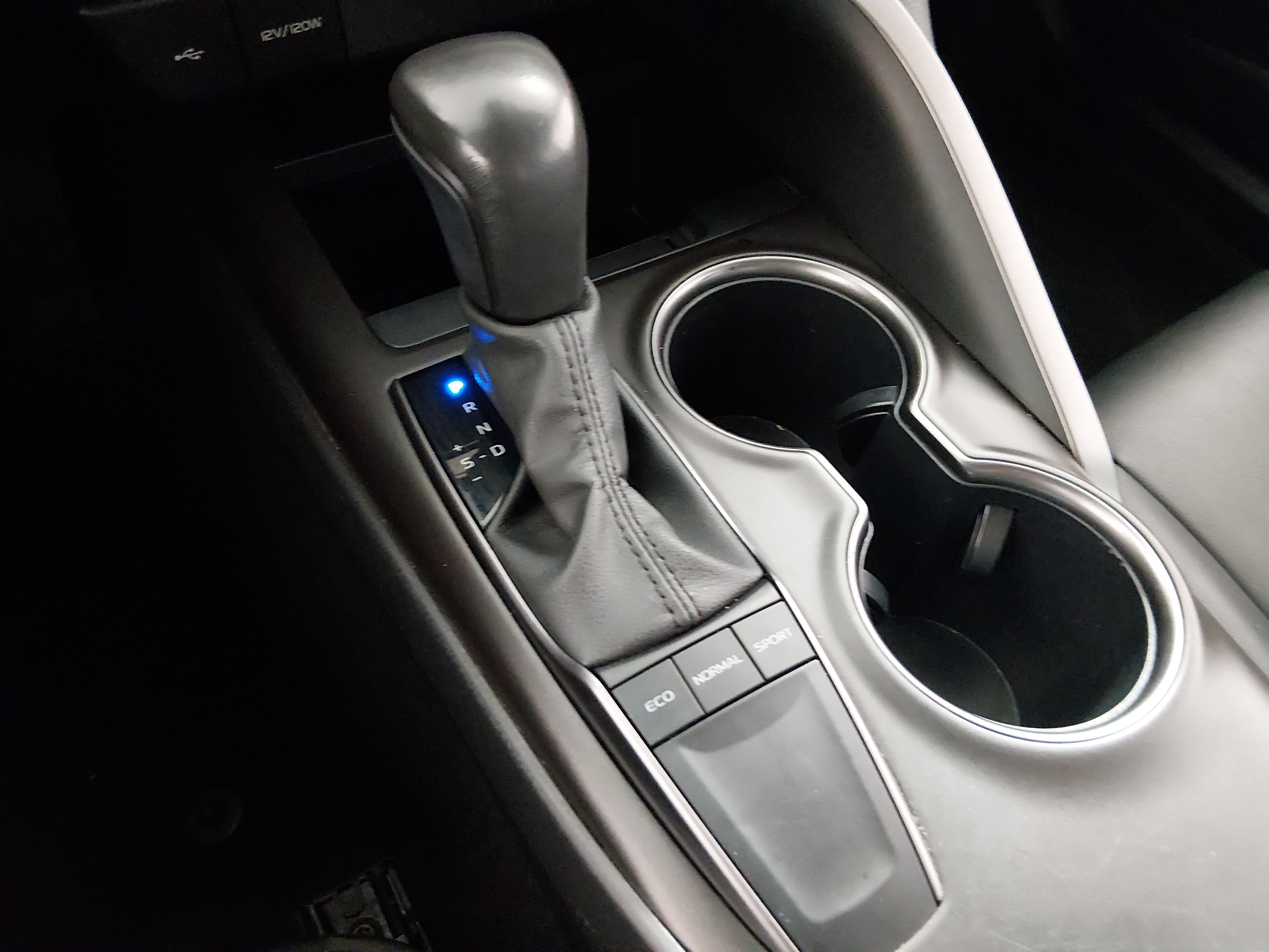 2024 Toyota Camry SE - Photo 16