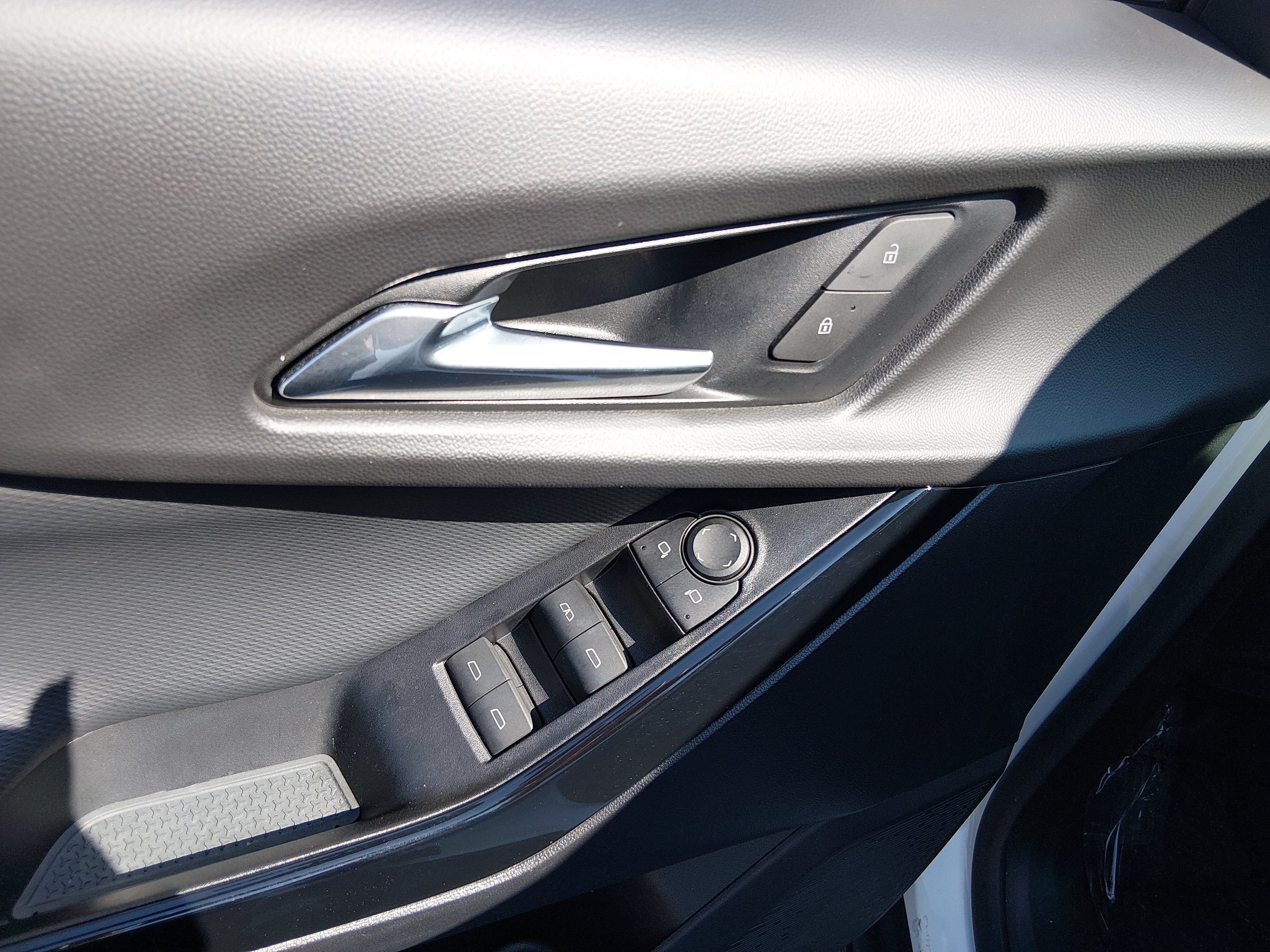 2025 Chevrolet Equinox LT - Photo 22