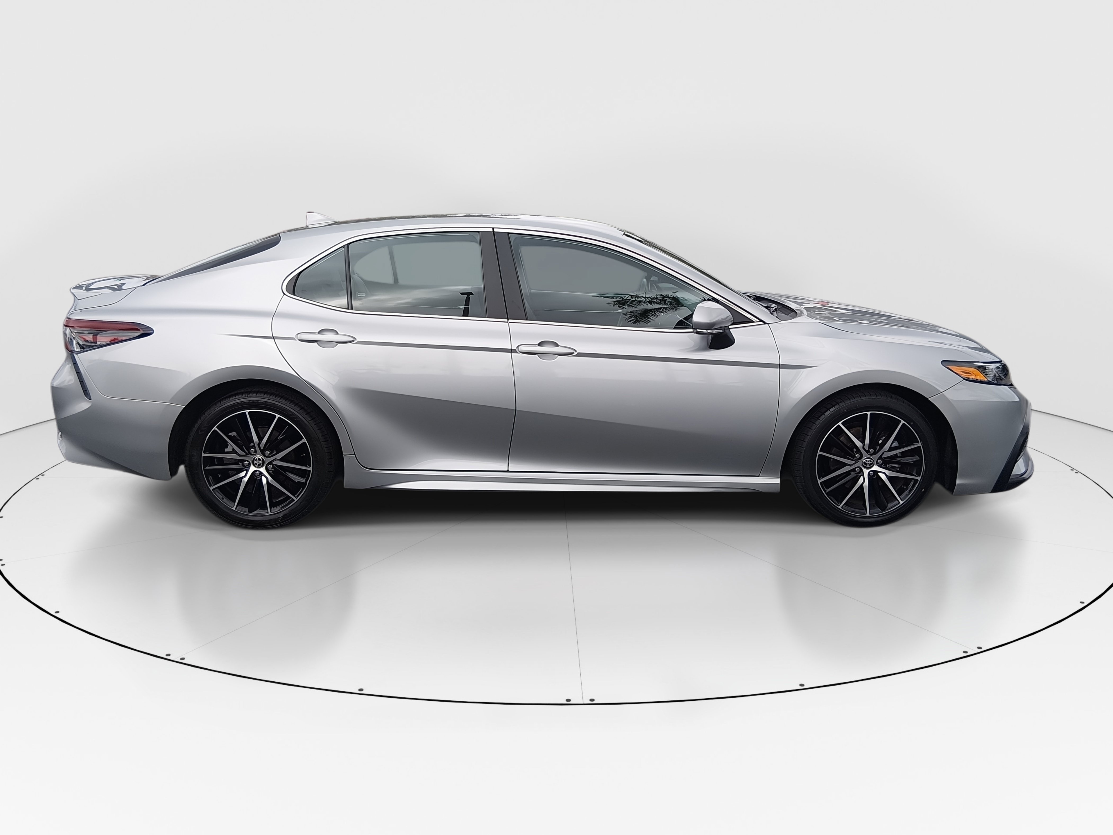 2024 Toyota Camry SE - Photo 8