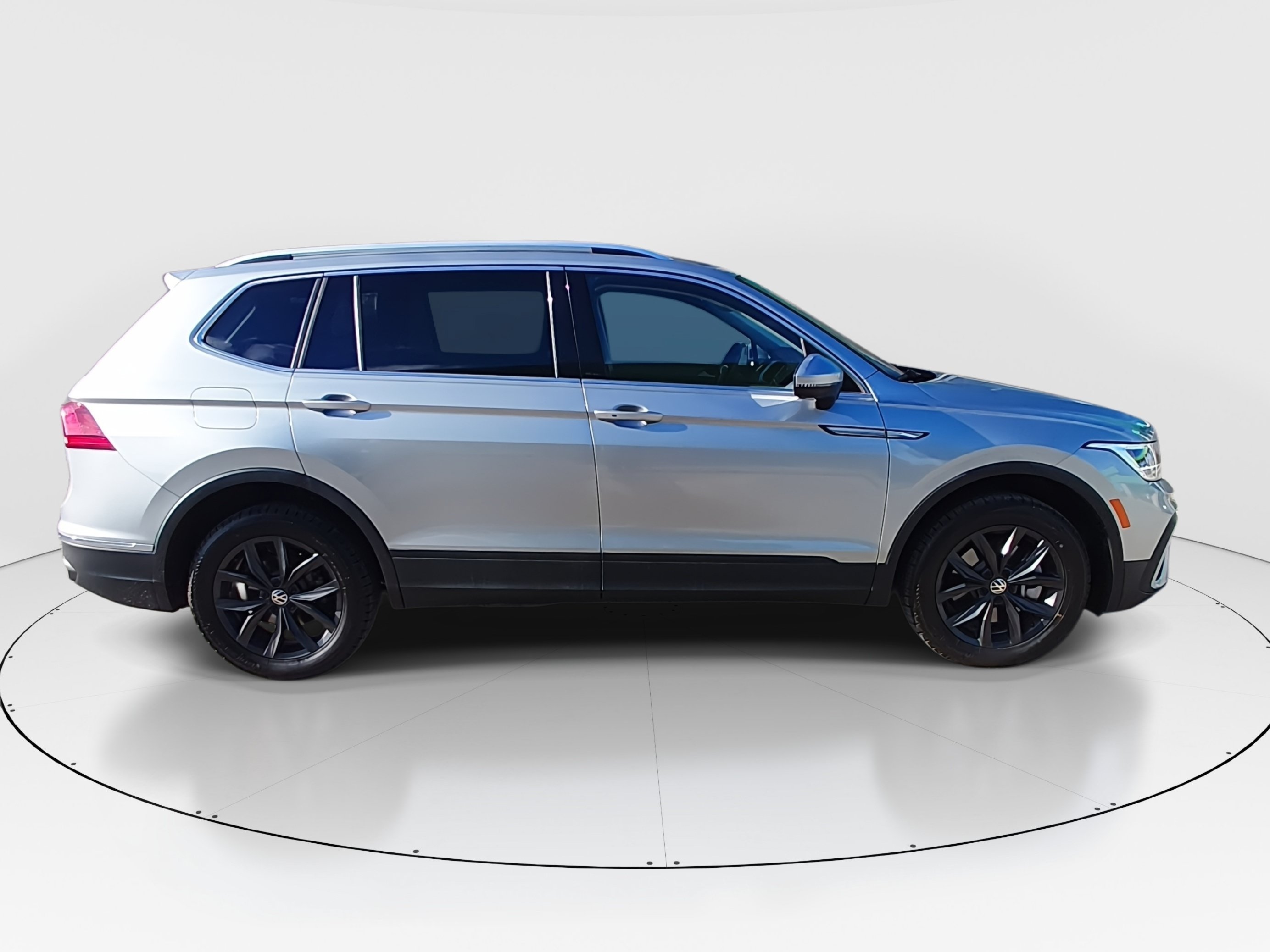 2024 Volkswagen Tiguan SE - Photo 8
