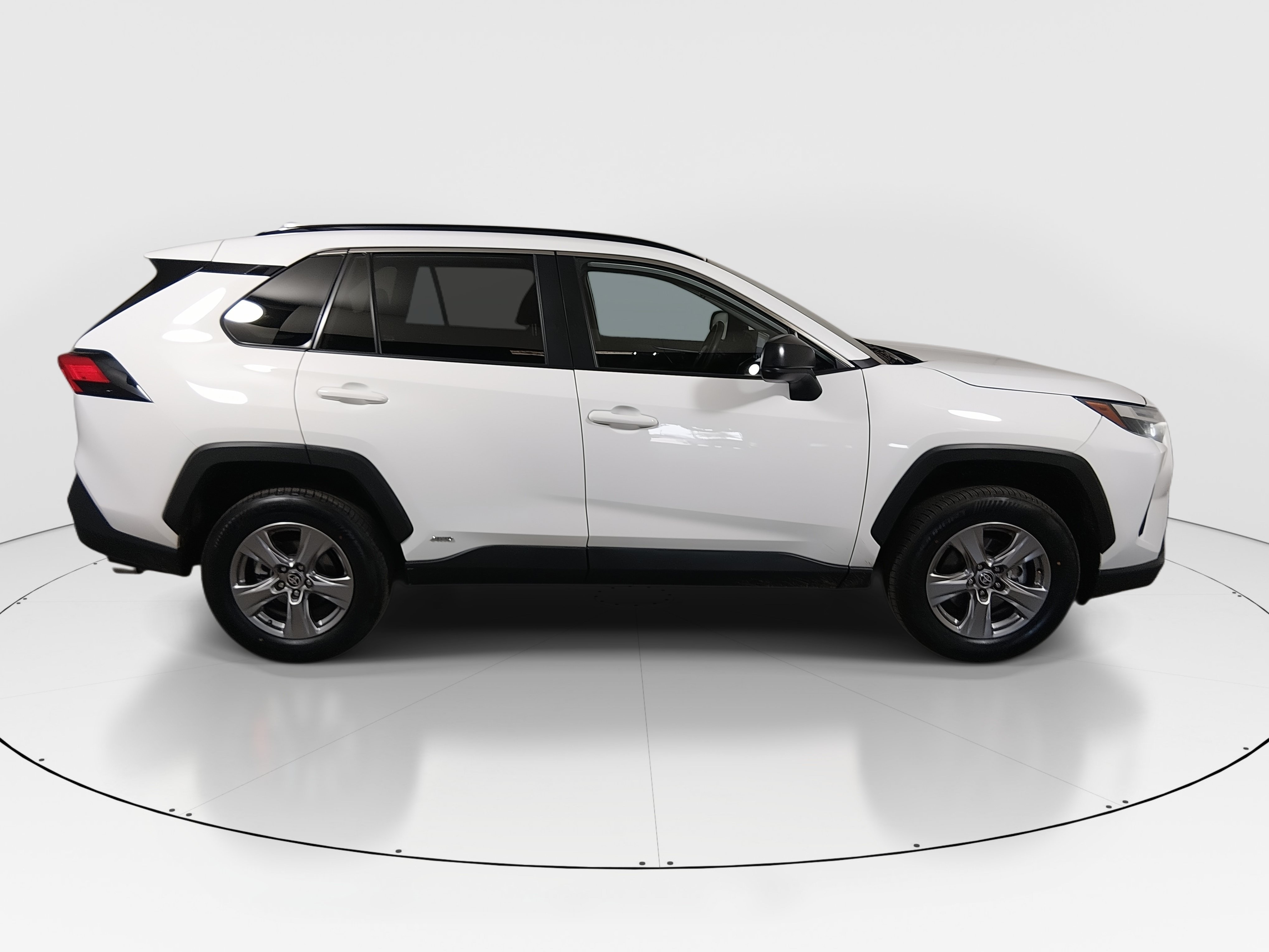 2025 Toyota RAV4 LE - Photo 8