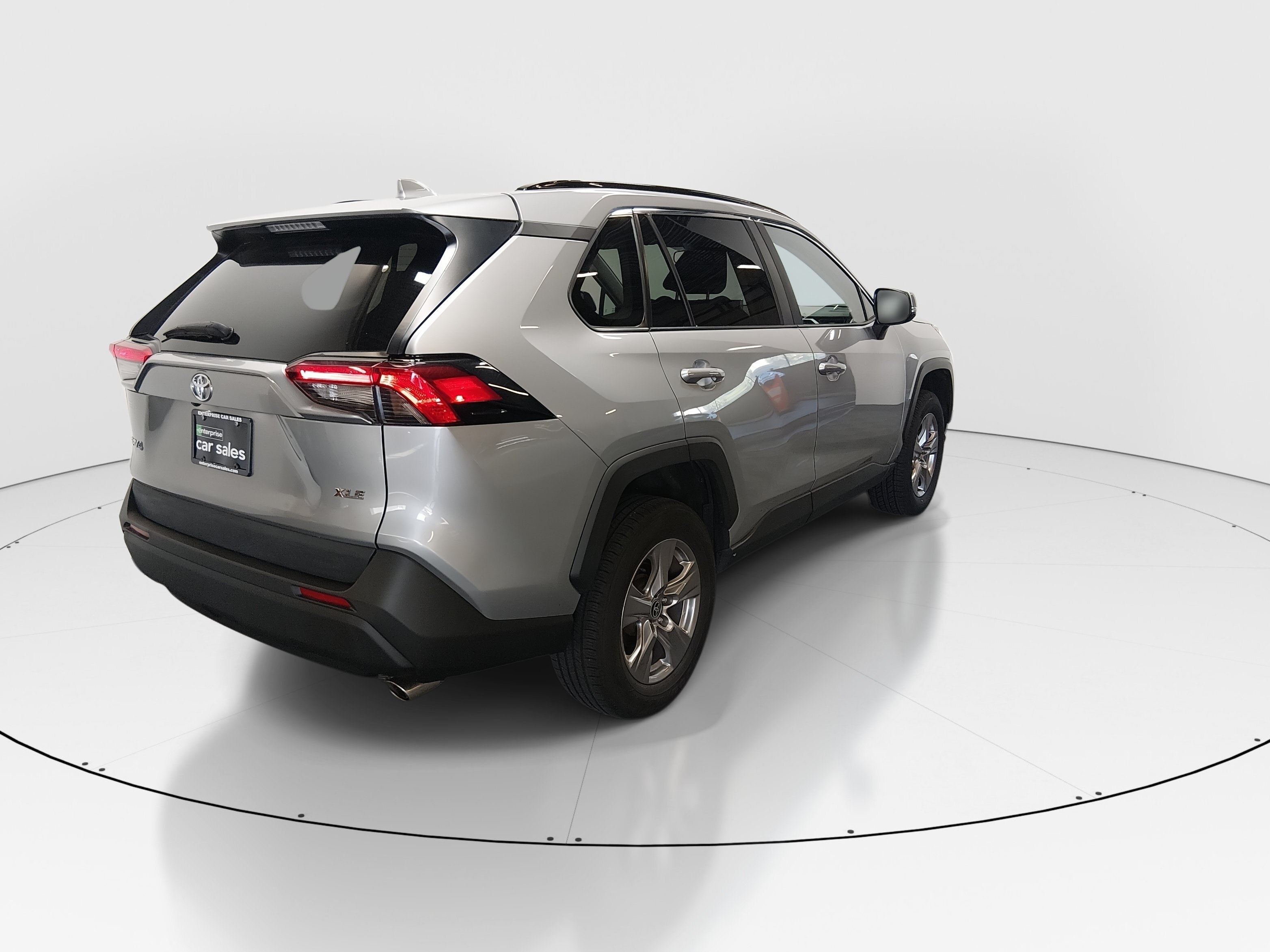 2023 Toyota RAV4 XLE - Photo 7