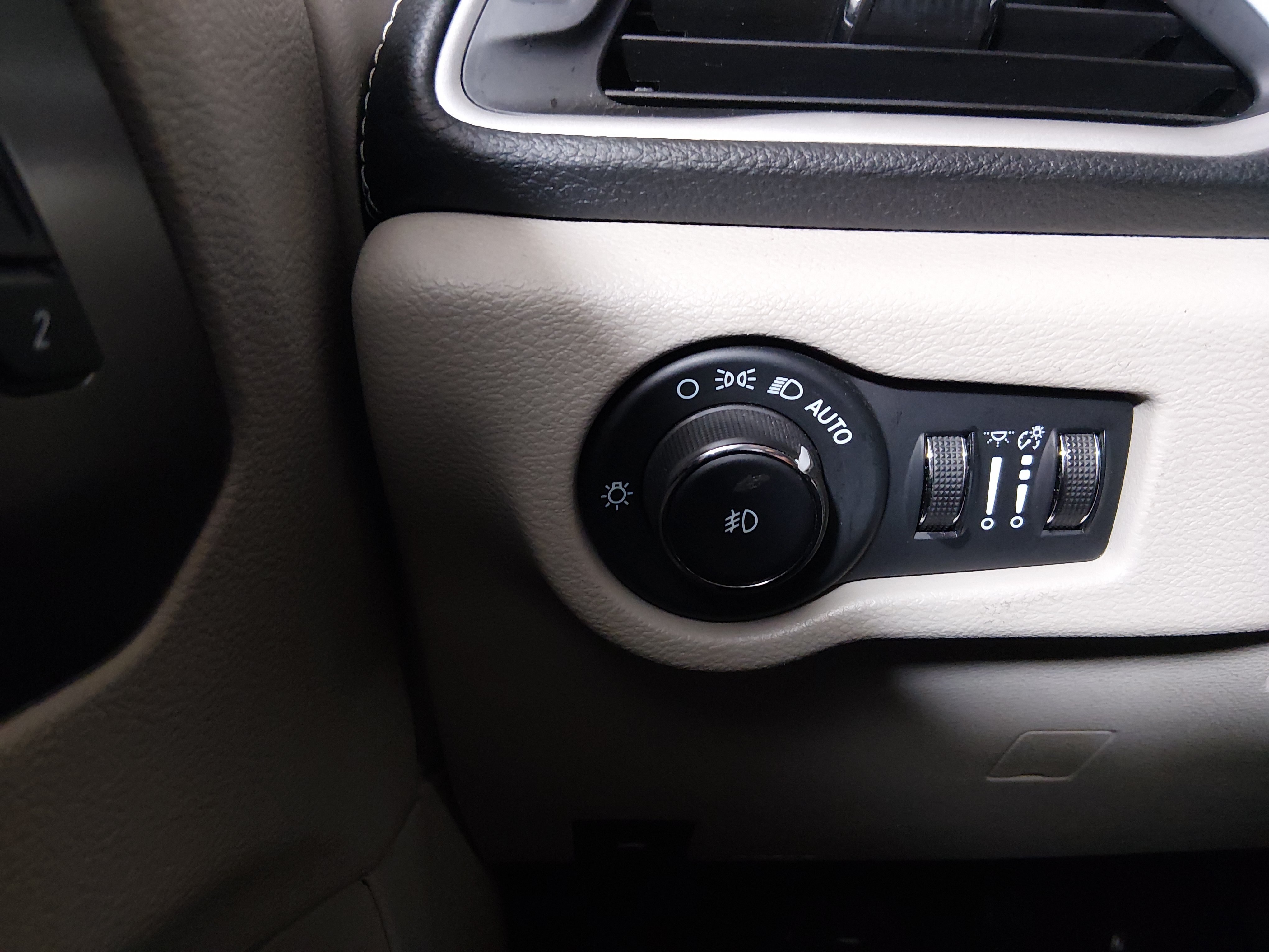 2023 Chrysler Pacifica Hybrid Touring L - Photo 13