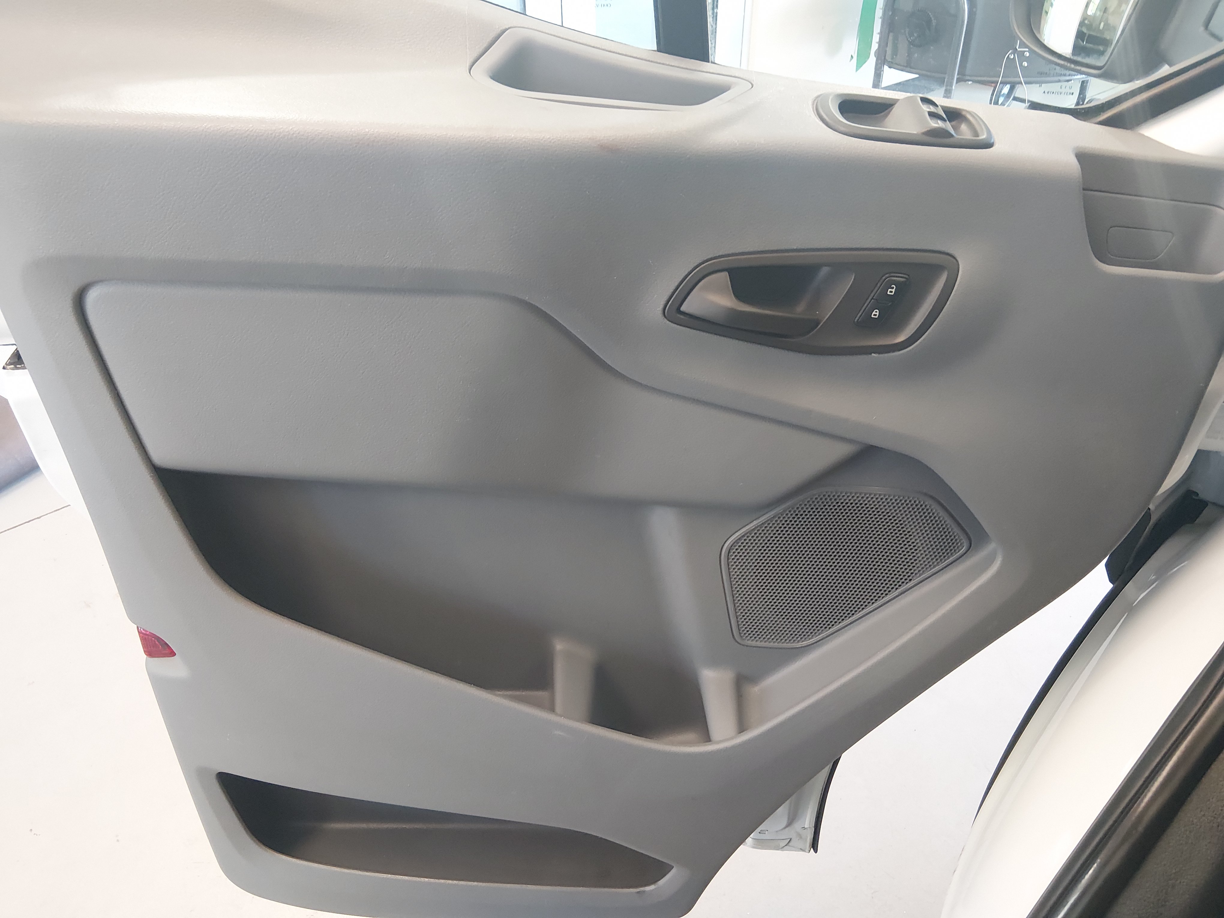 2018 Ford Transit Wagon XL - Photo 17