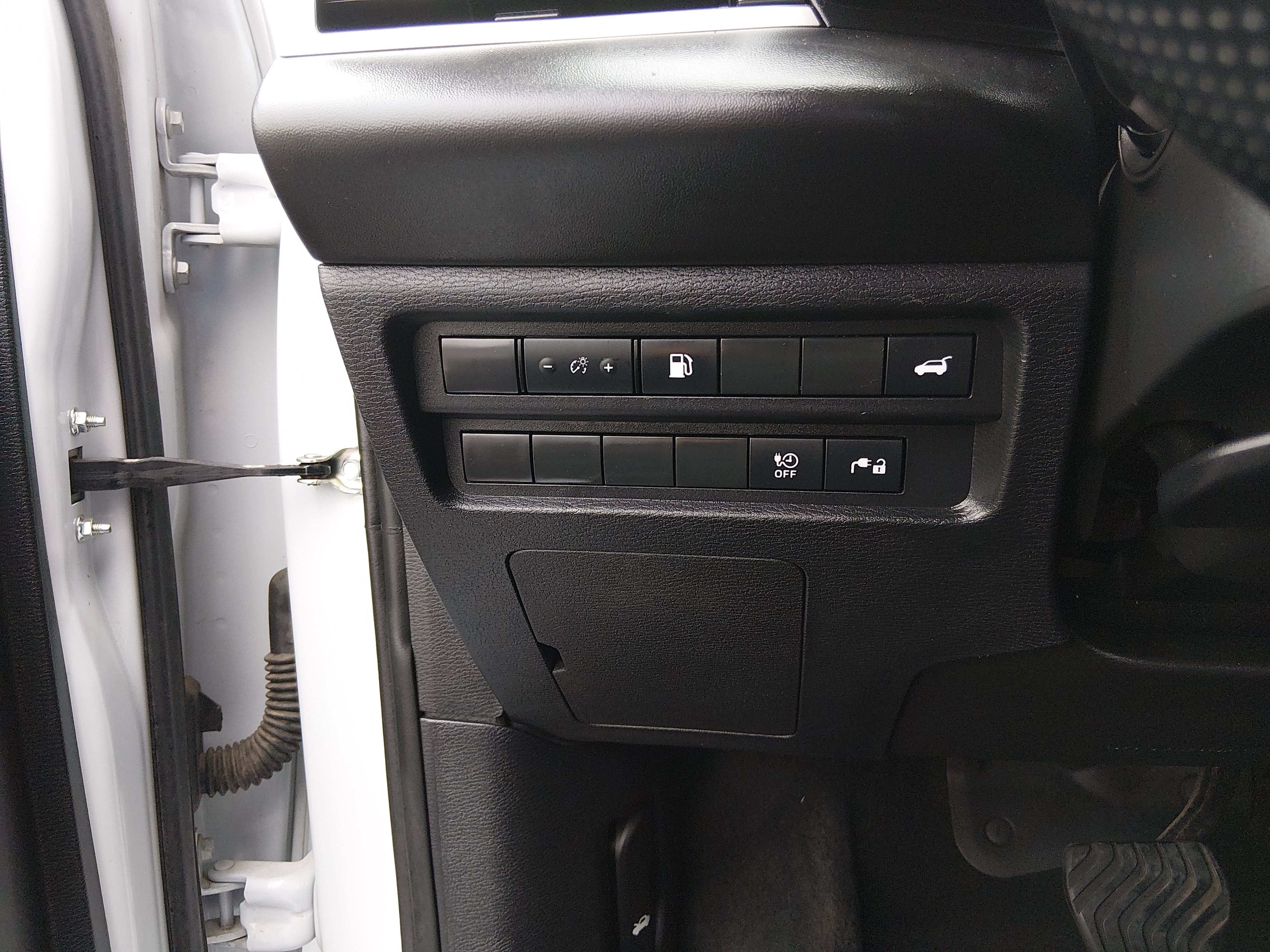 2024 Mitsubishi Outlander Plug-in Hybrid SE - Photo 13