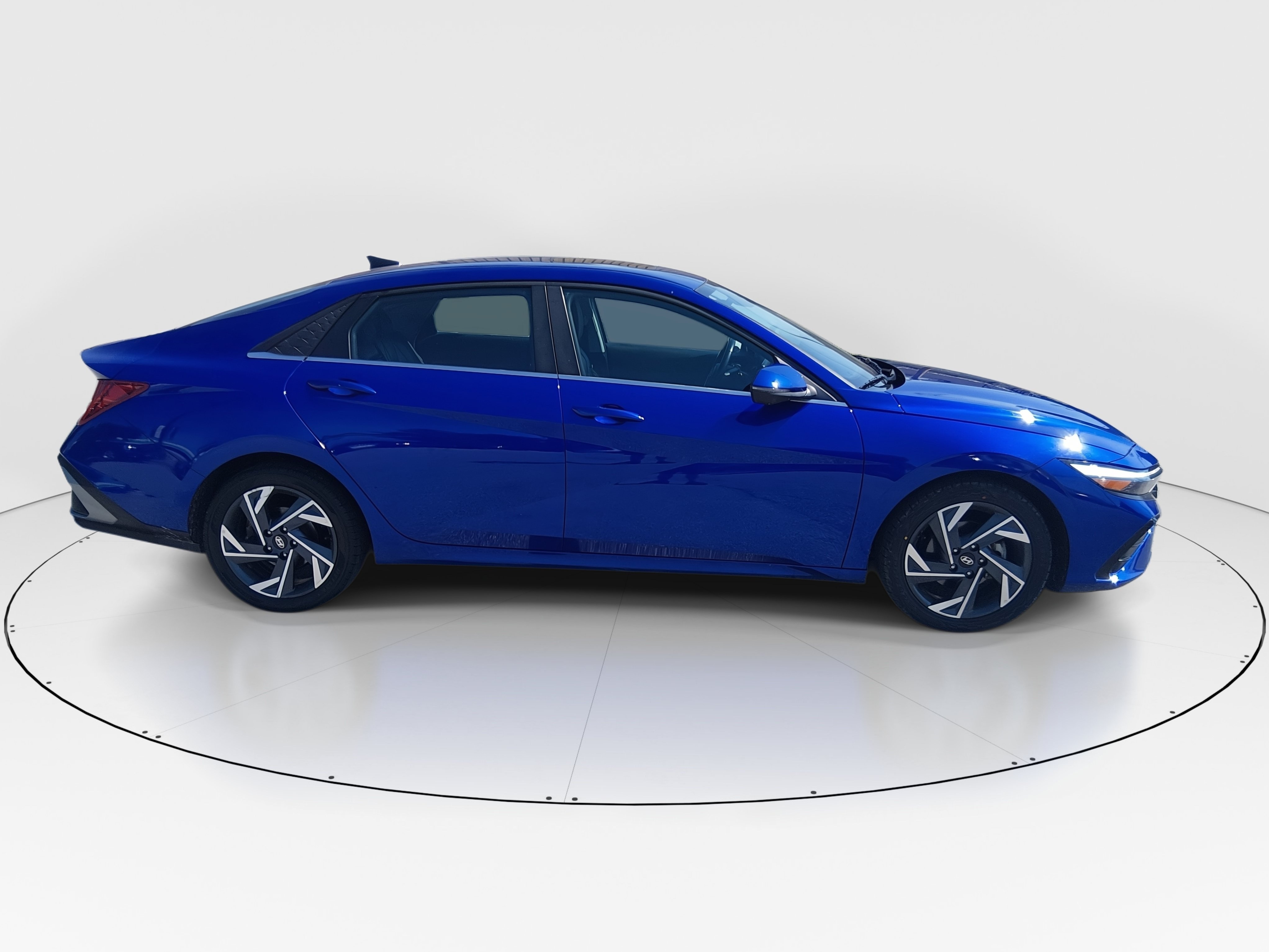 2024 Hyundai Elantra Limited - Photo 8