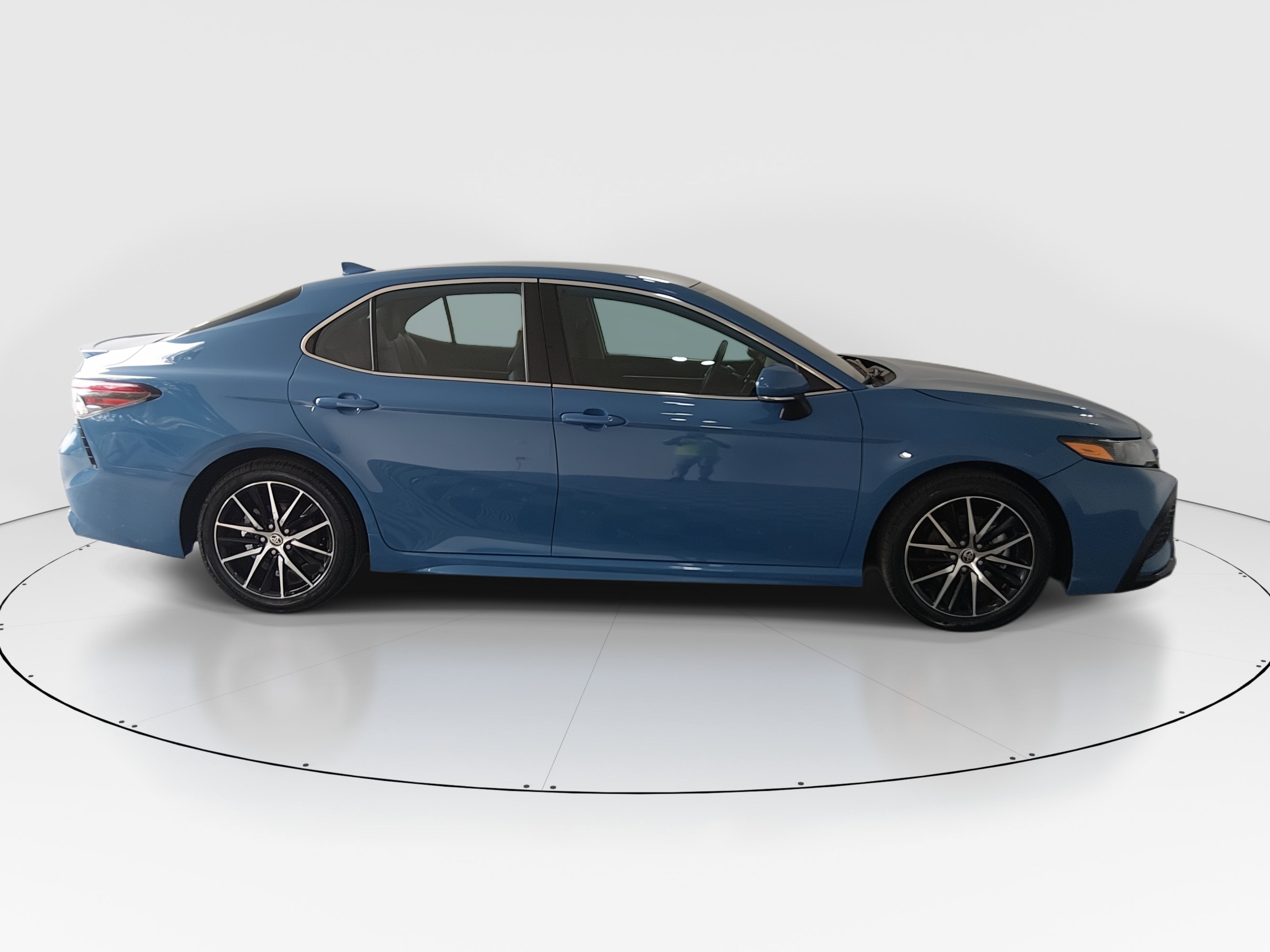 2024 Toyota Camry SE - Photo 8