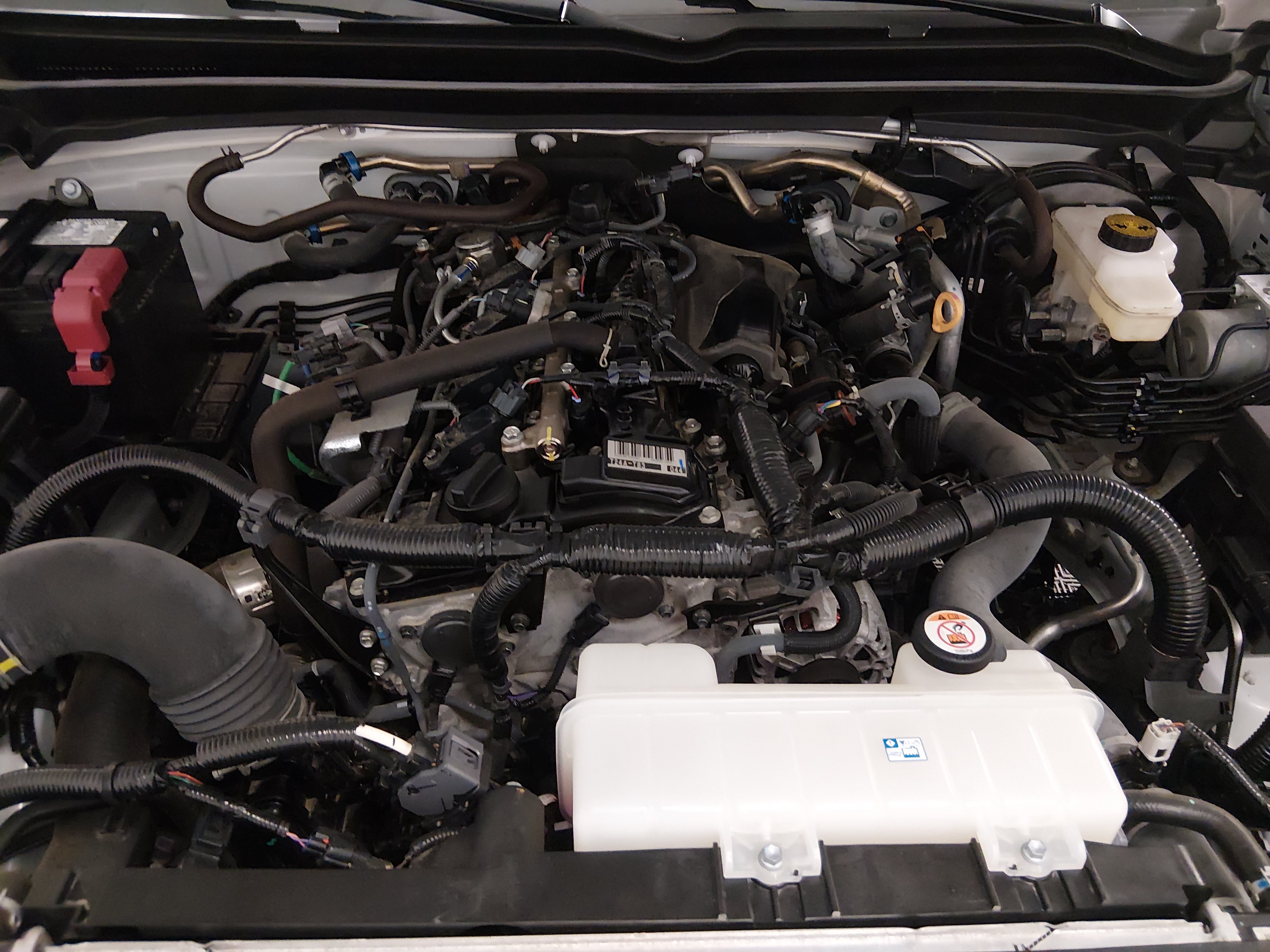 2025 Toyota Tacoma SR - Photo 9
