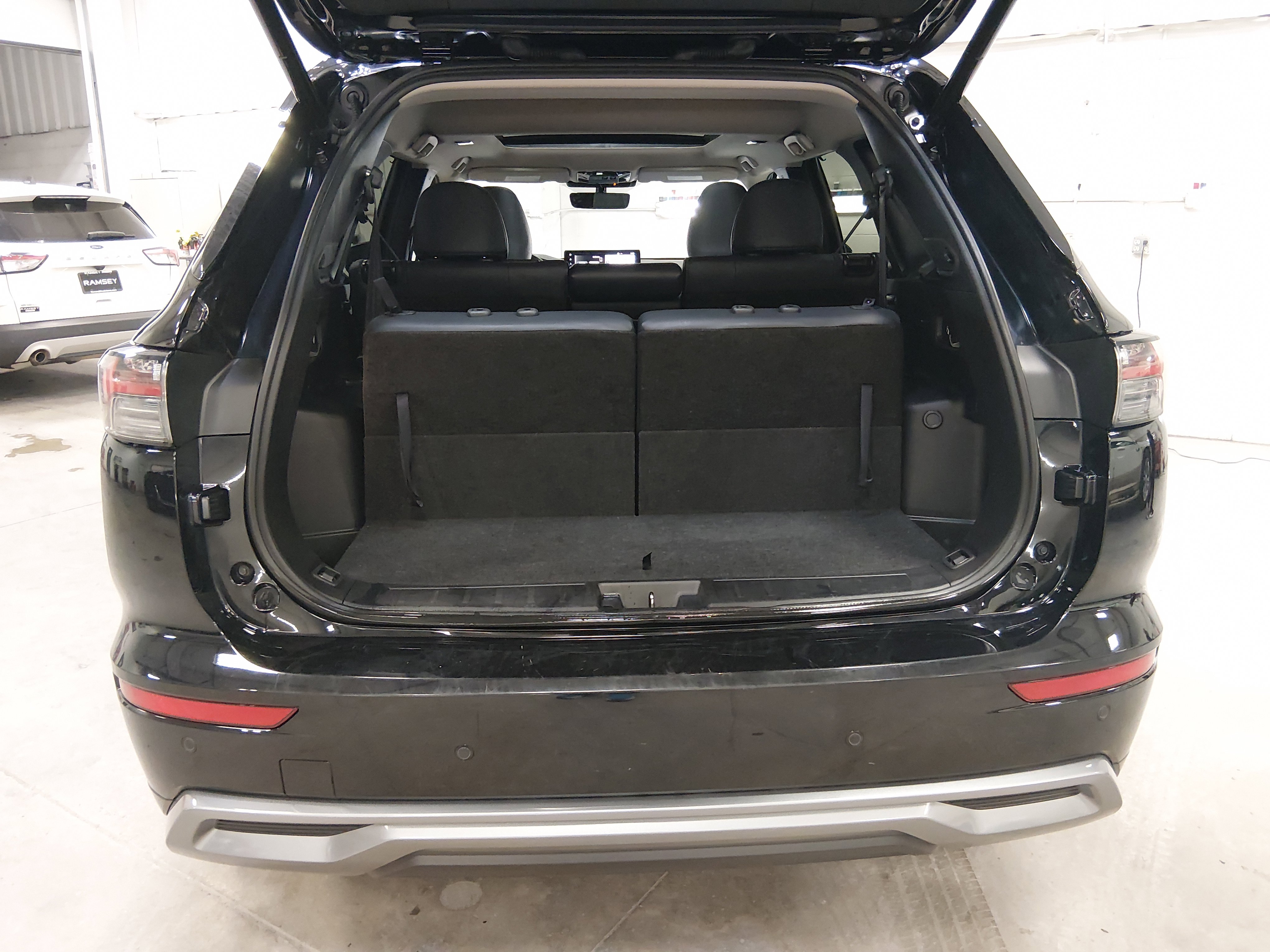 2025 Mitsubishi Outlander SEL - Photo 11