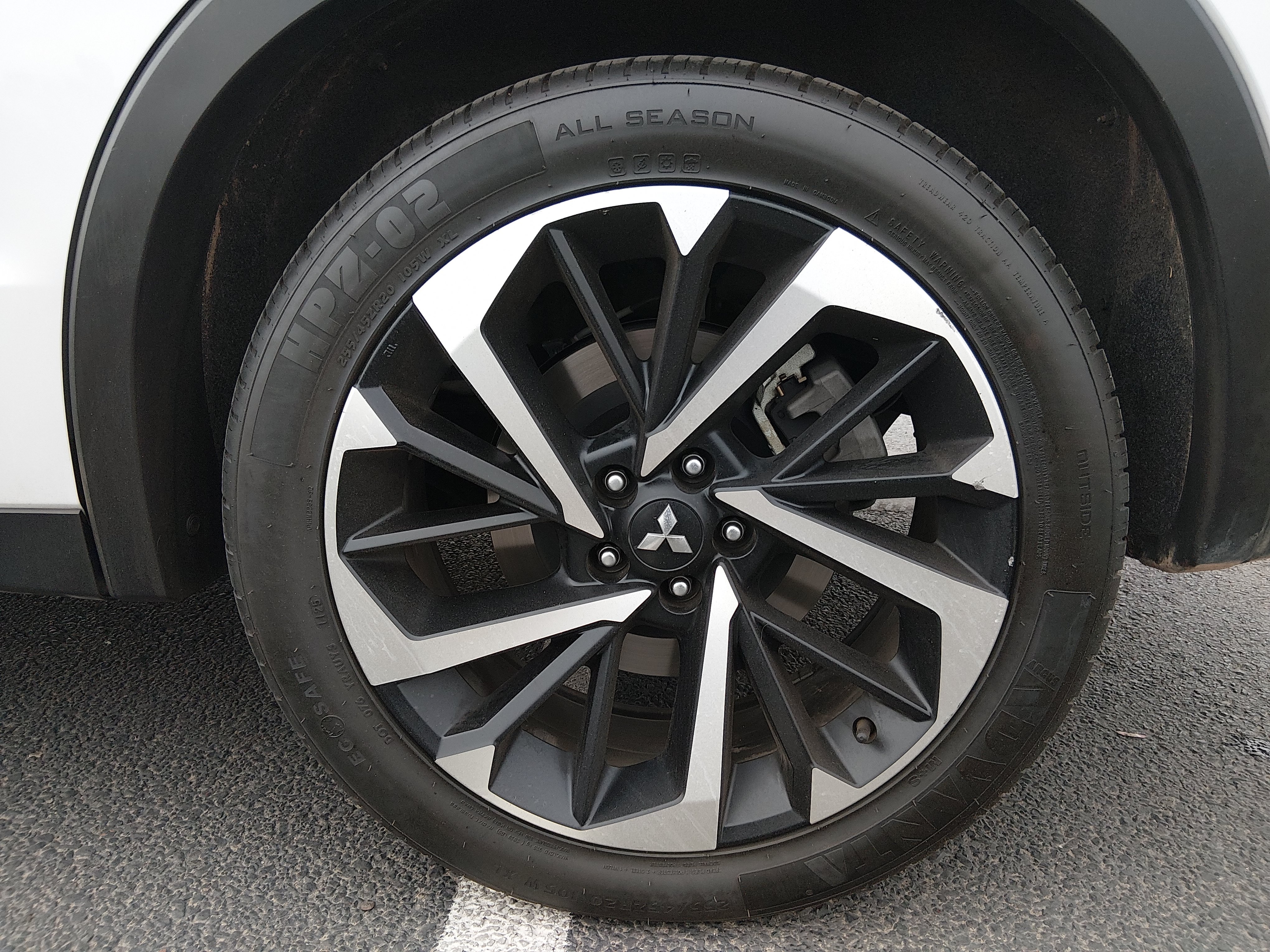 2024 Mitsubishi Outlander Plug-in Hybrid SE - Photo 10