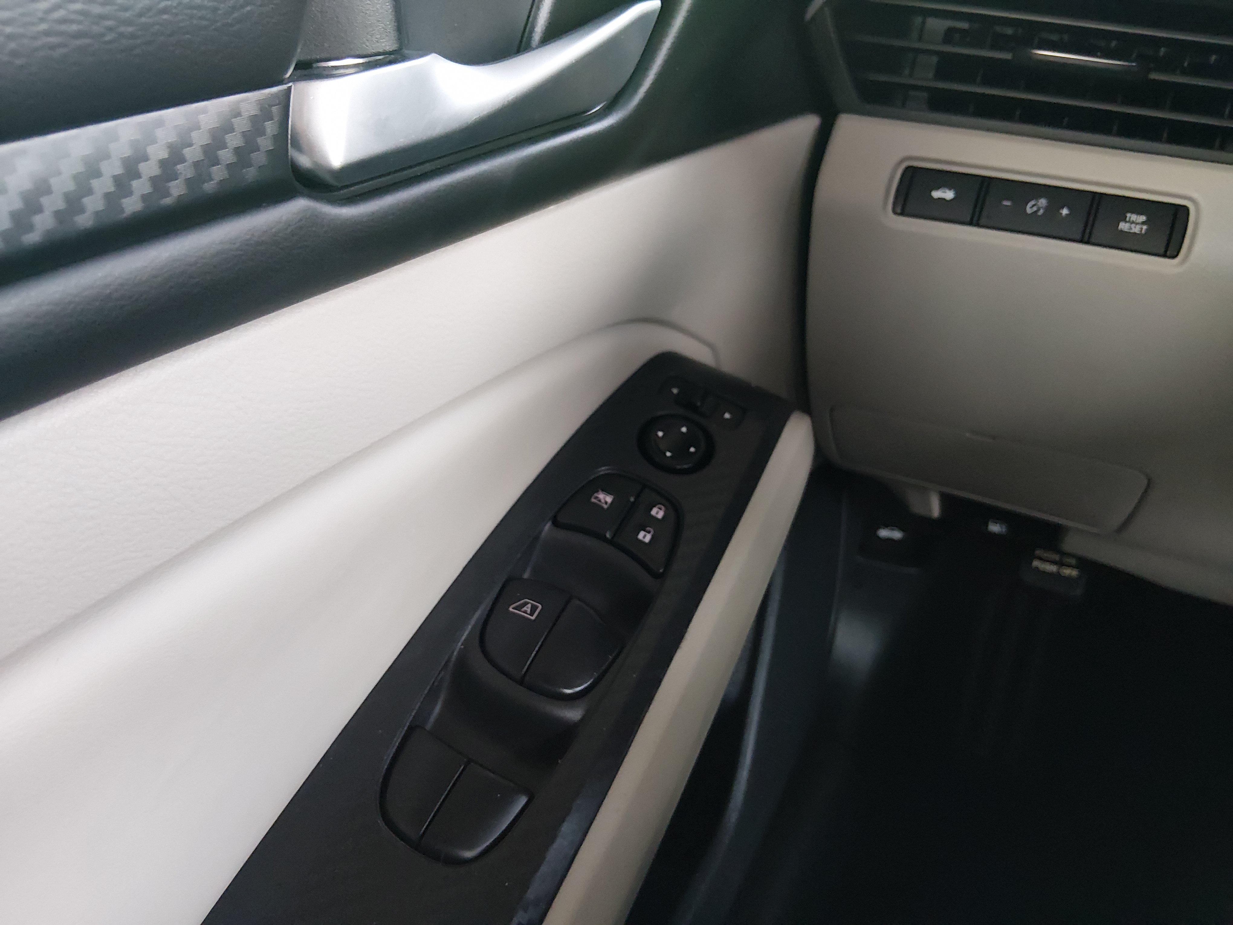 2025 Nissan Altima SV - Photo 13