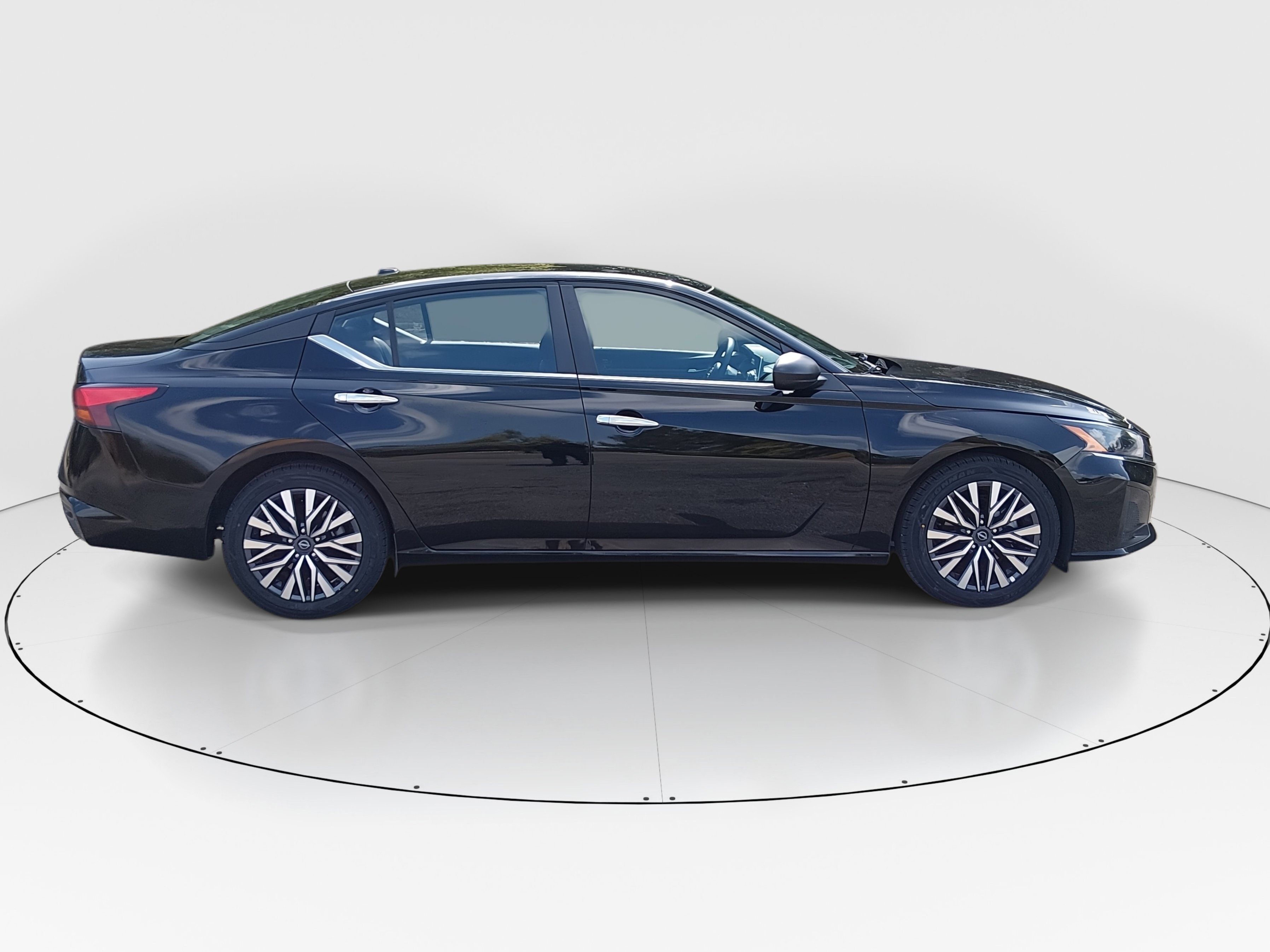 2025 Nissan Altima SV - Photo 8
