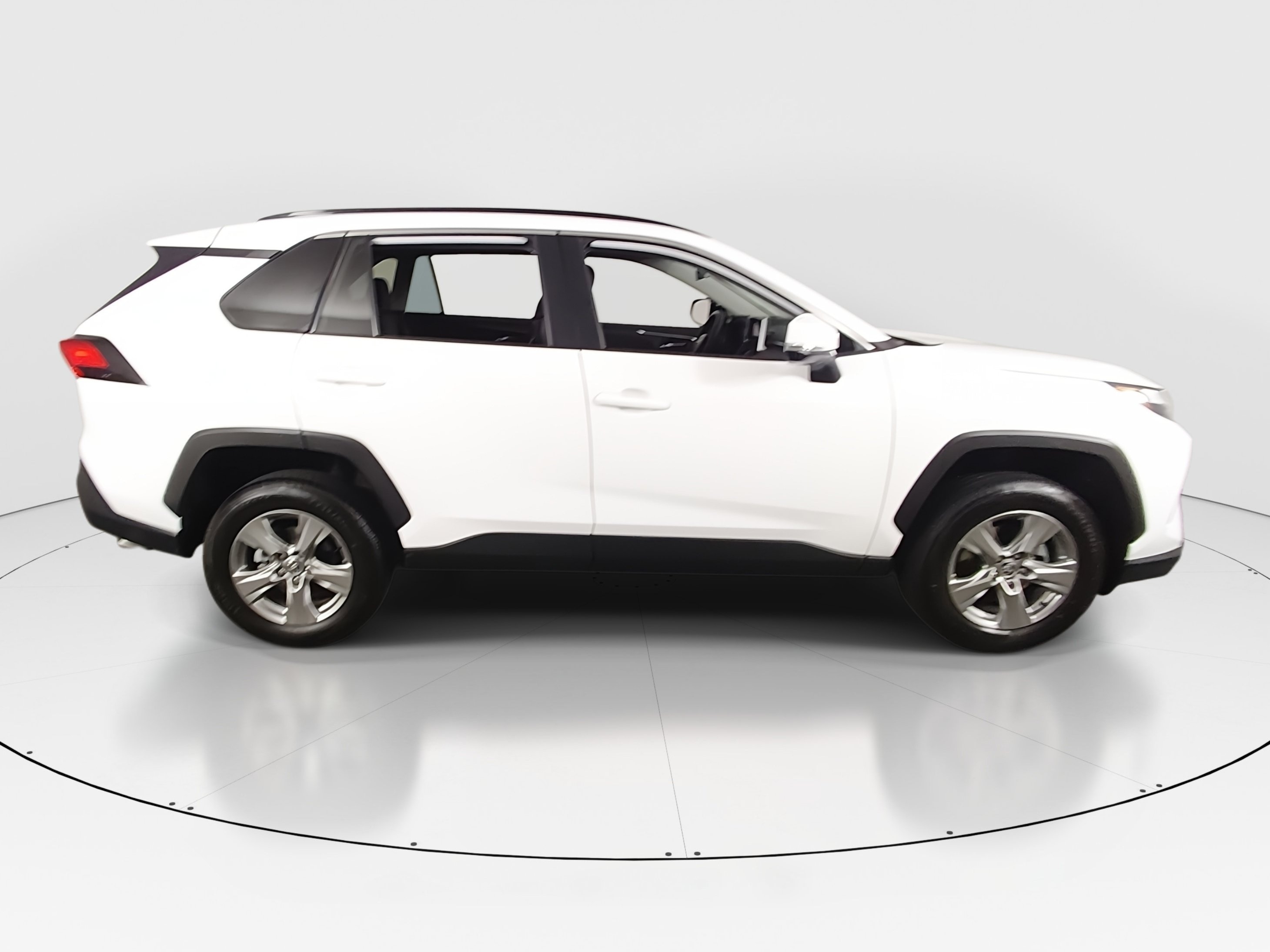2024 Toyota RAV4 XLE - Photo 8