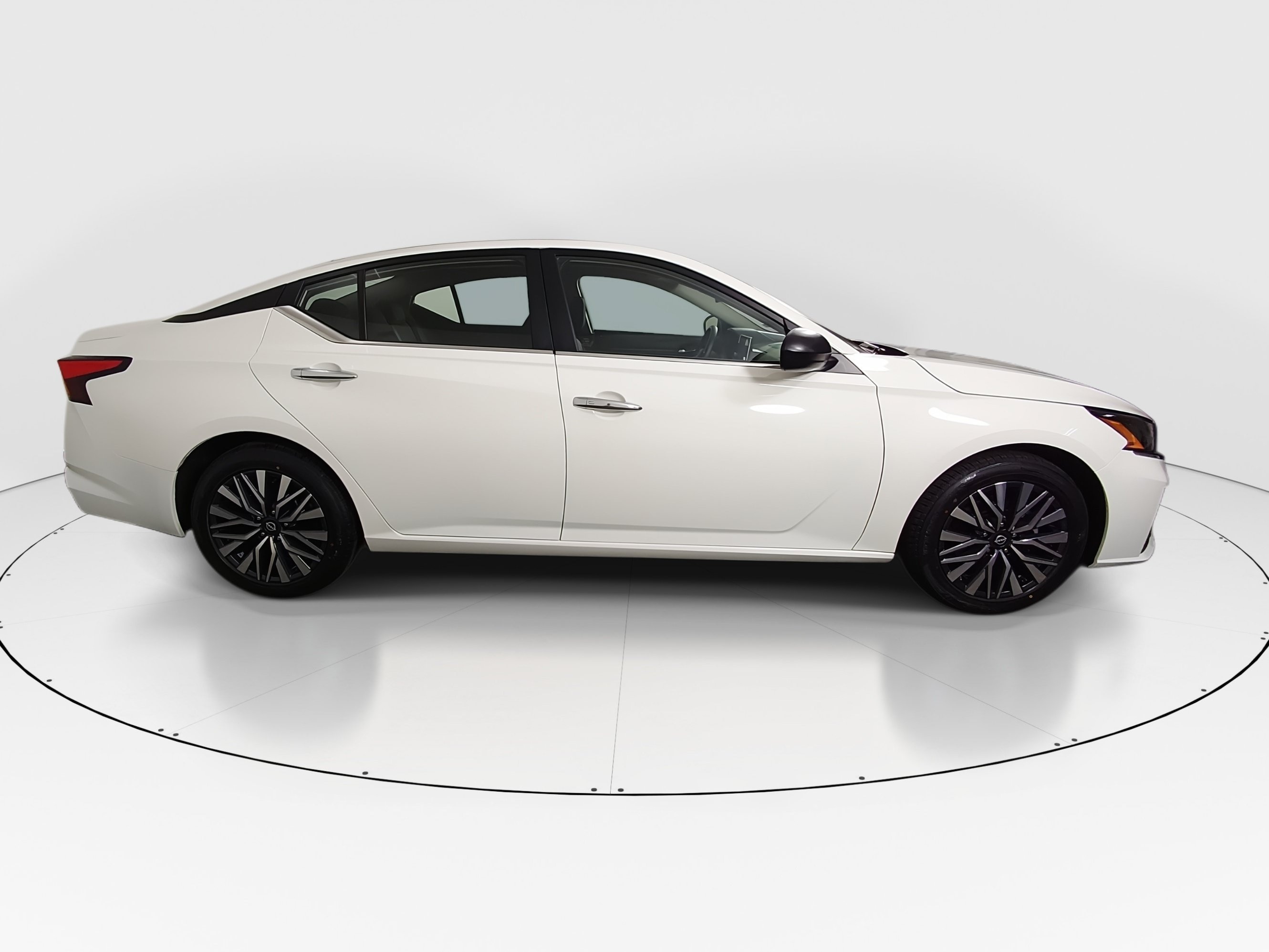 2025 Nissan Altima SV - Photo 8