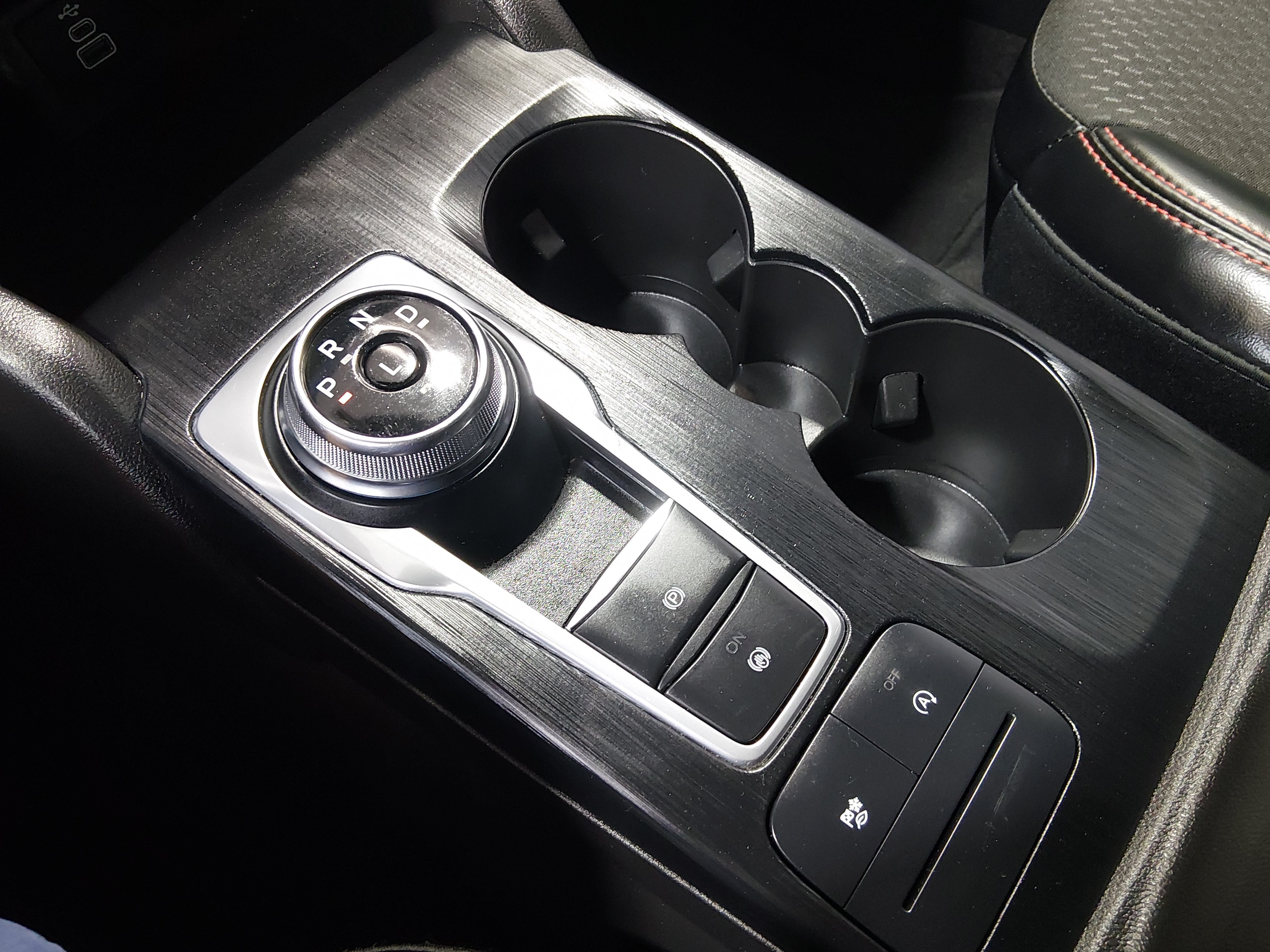 2025 Ford Escape ST-Line Select - Photo 19