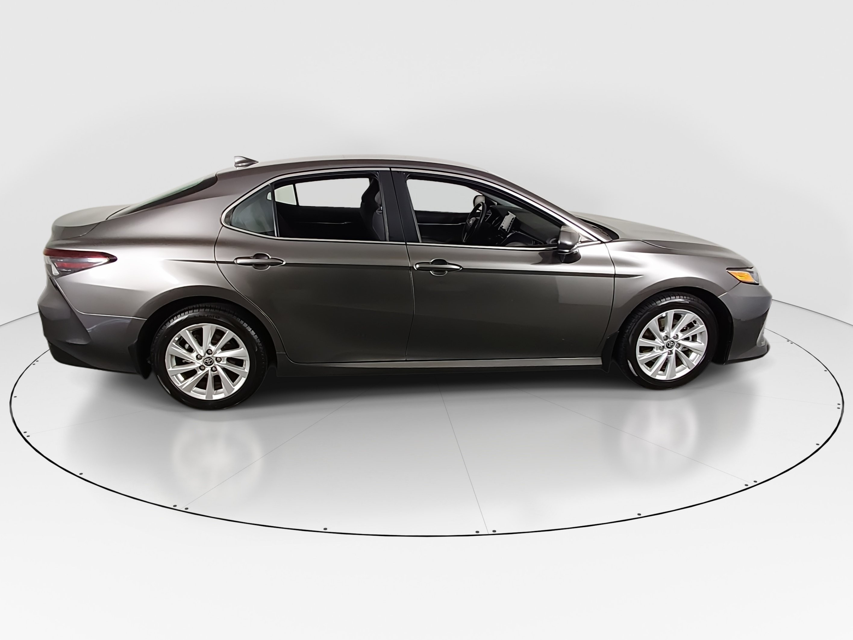 2023 Toyota Camry LE - Photo 8