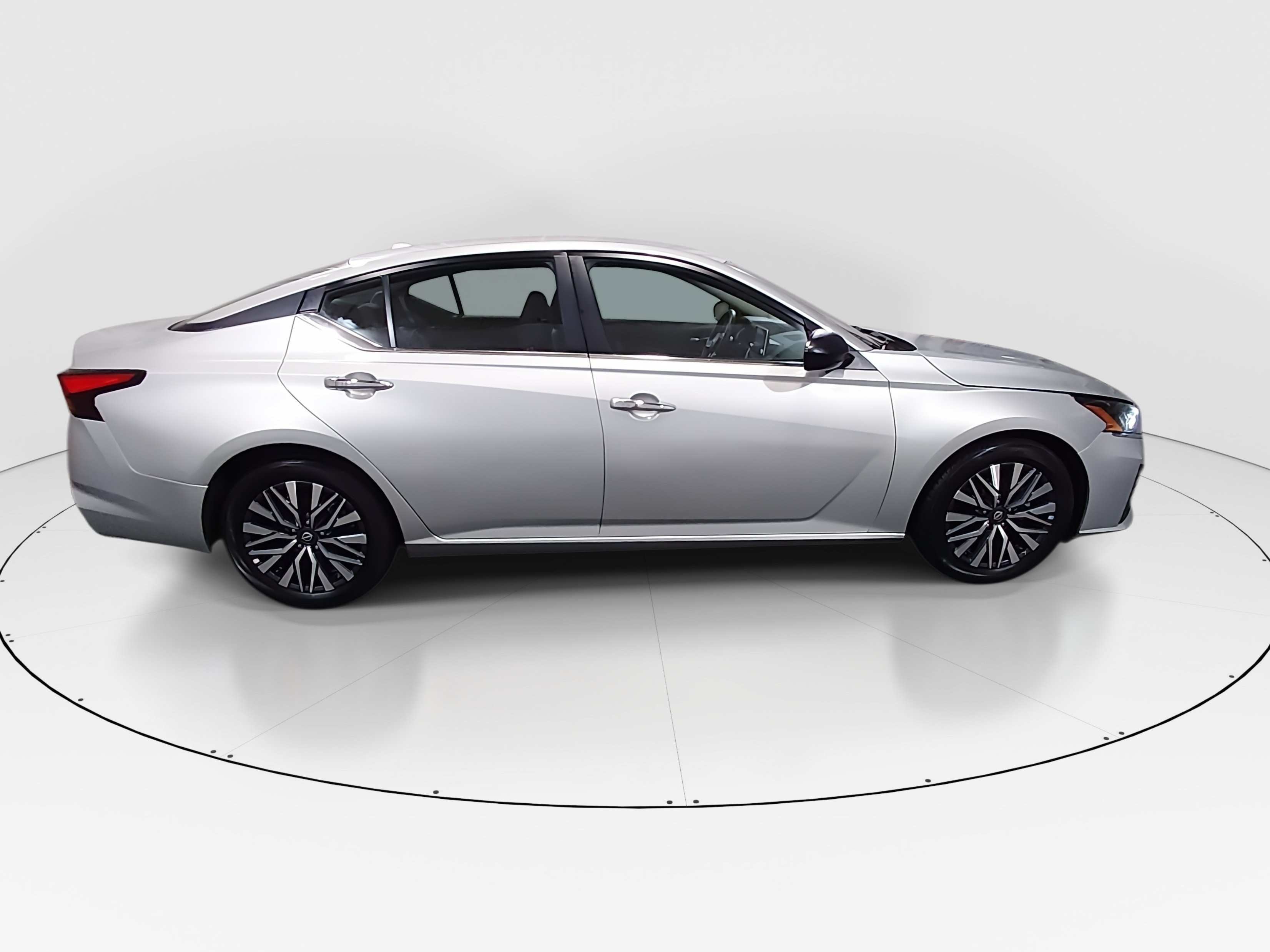 2024 Nissan Altima SV - Photo 8