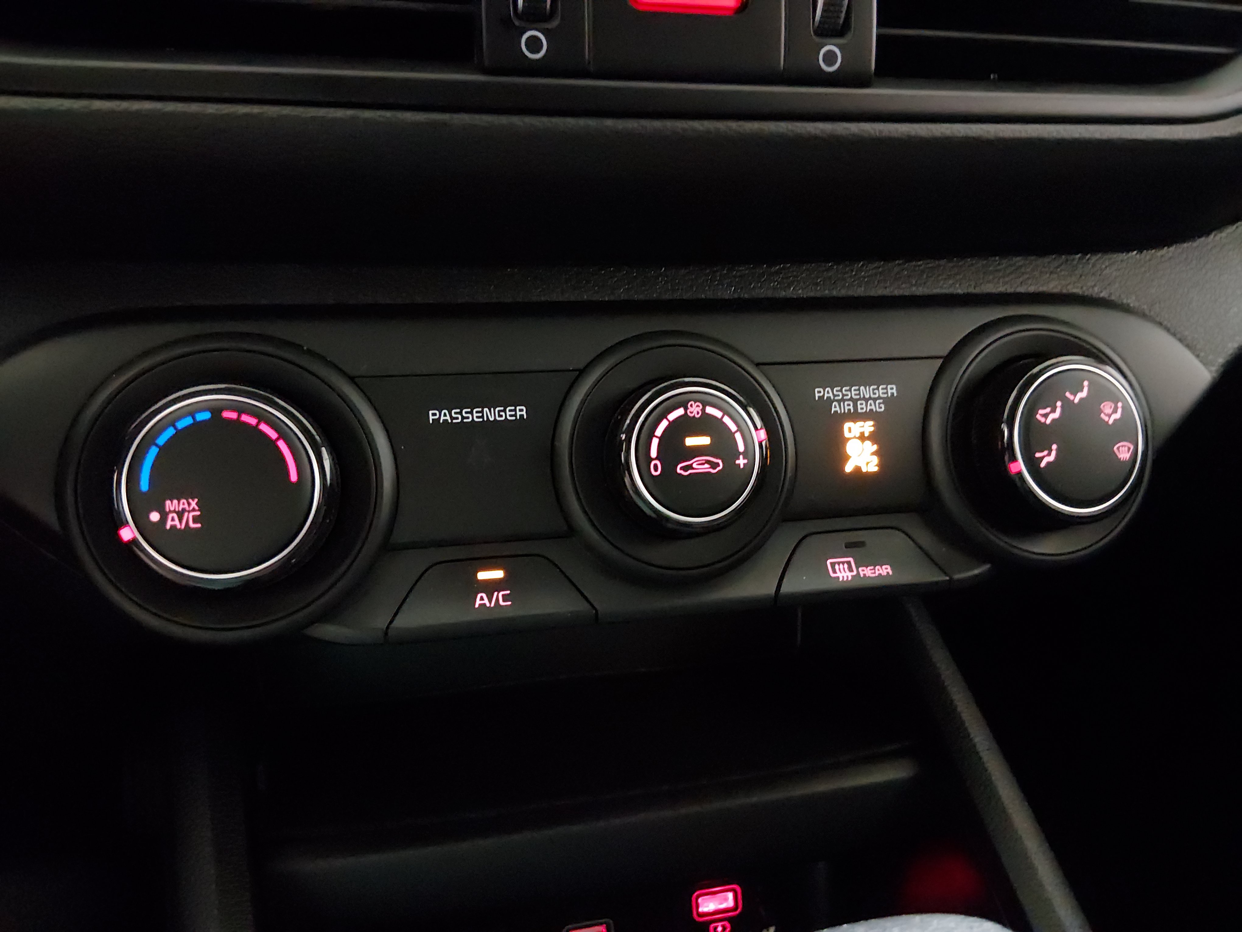 2024 Kia Forte LXS - Photo 18