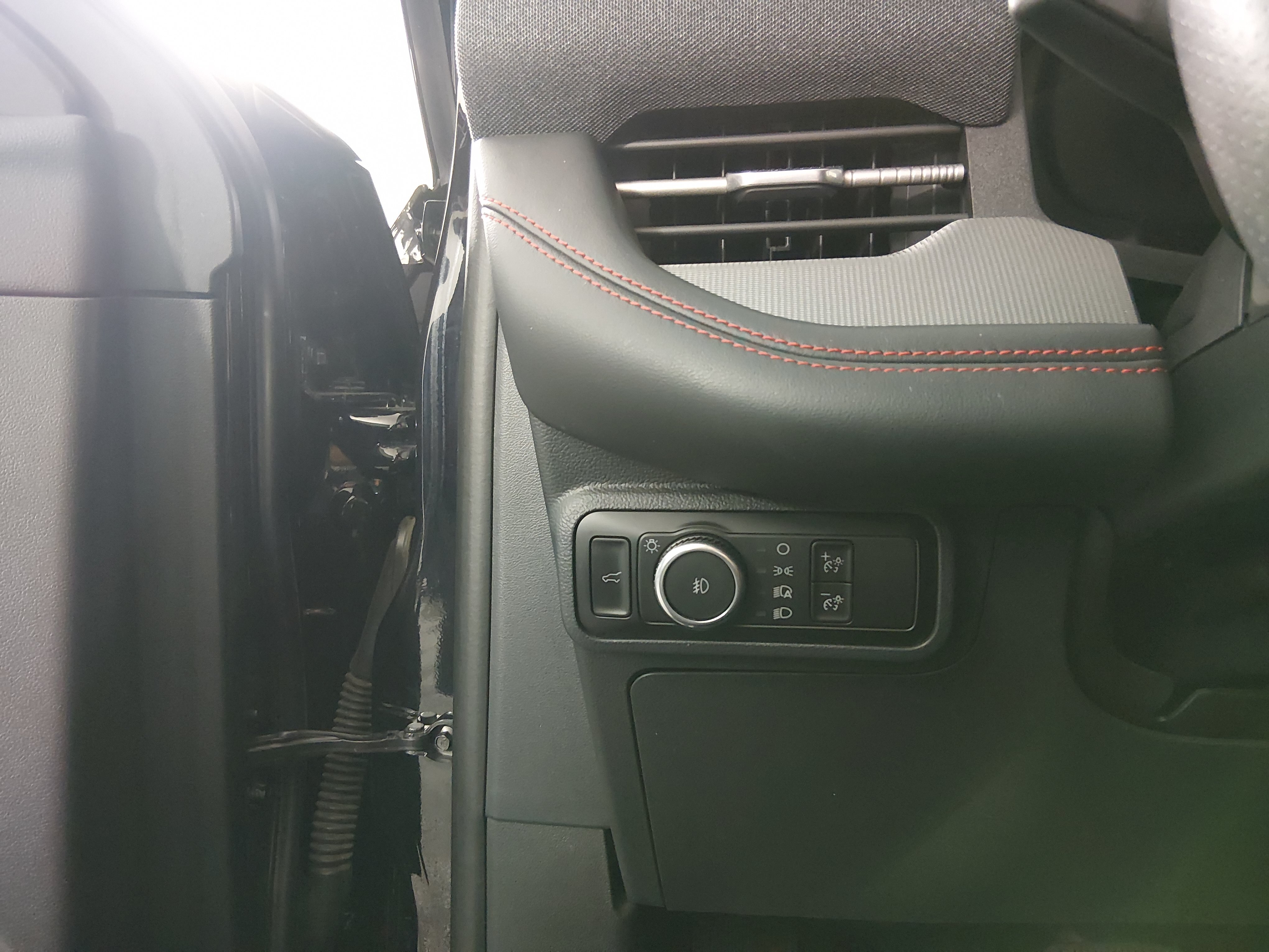 2025 Ford Explorer ST-LINE - Photo 13
