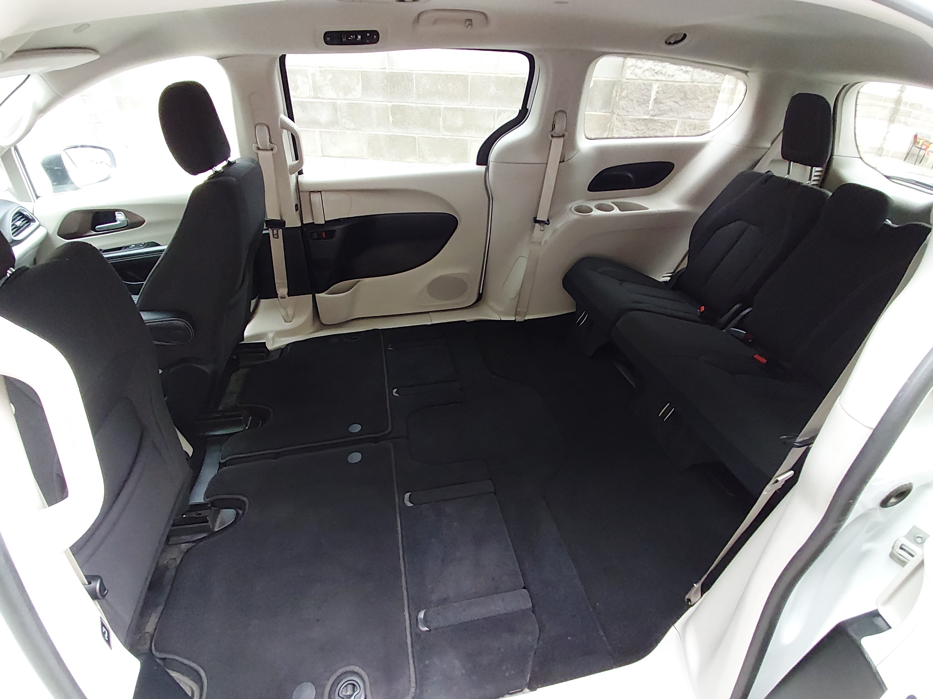 2024 Chrysler Voyager LX - Photo 15