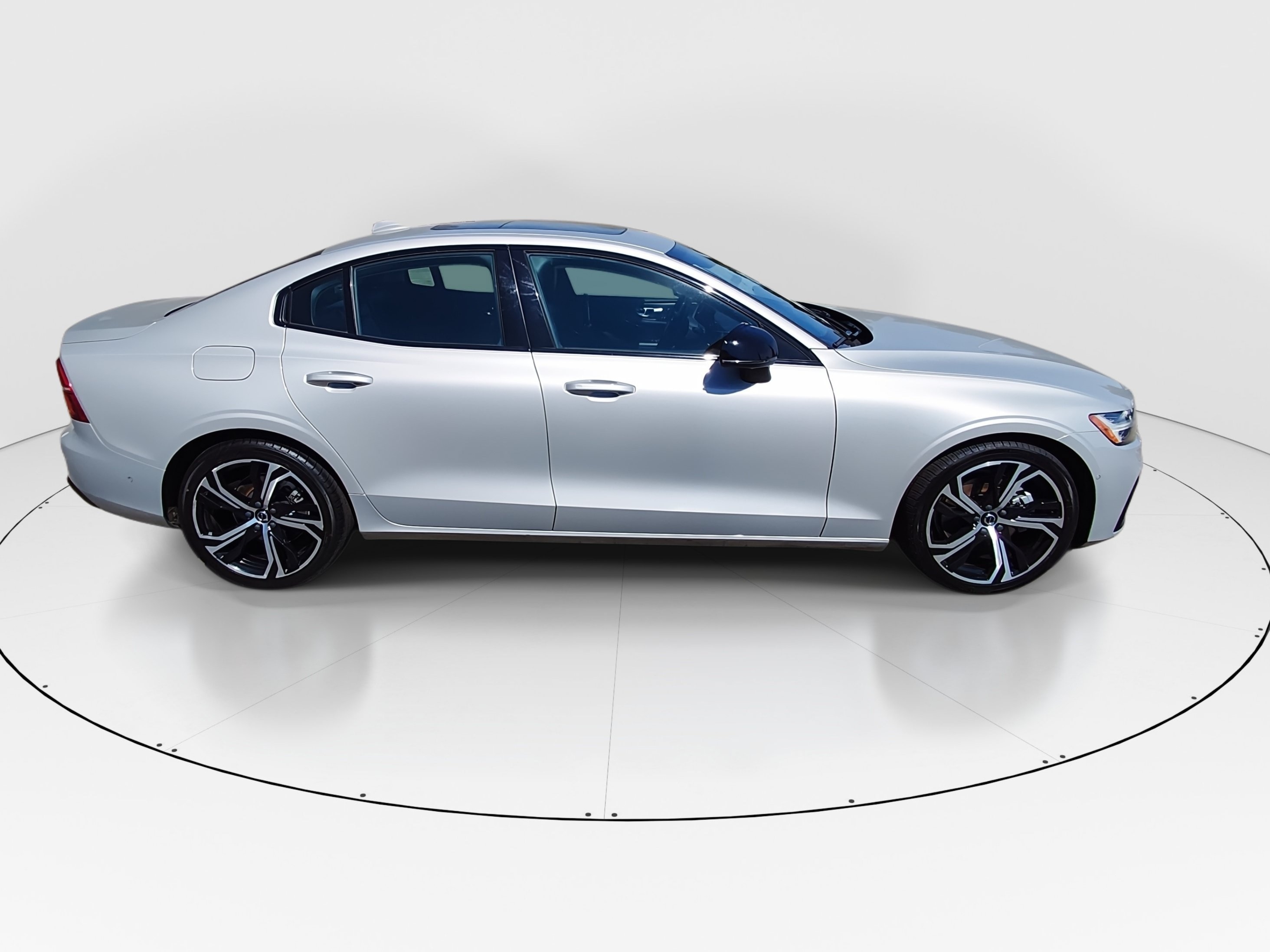 2024 Volvo S60 Plus - Photo 8