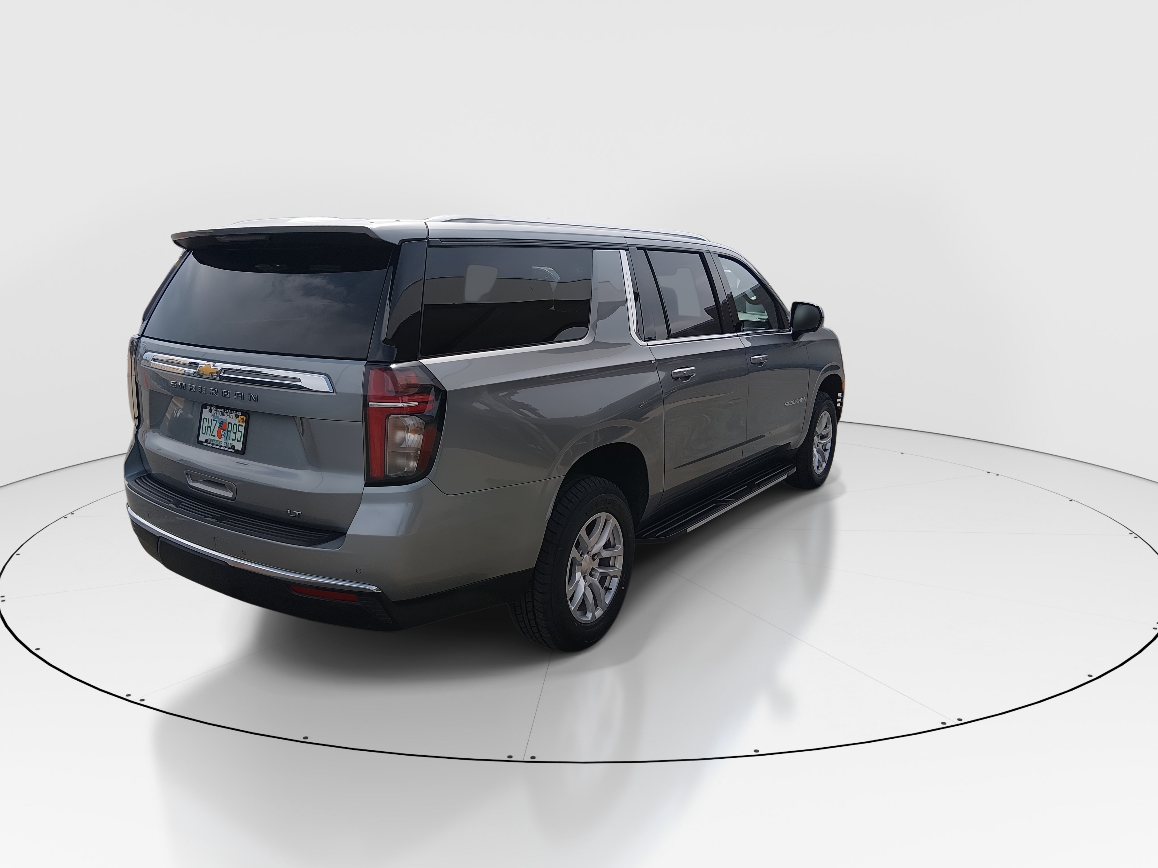 2024 Chevrolet Suburban LT - Photo 7