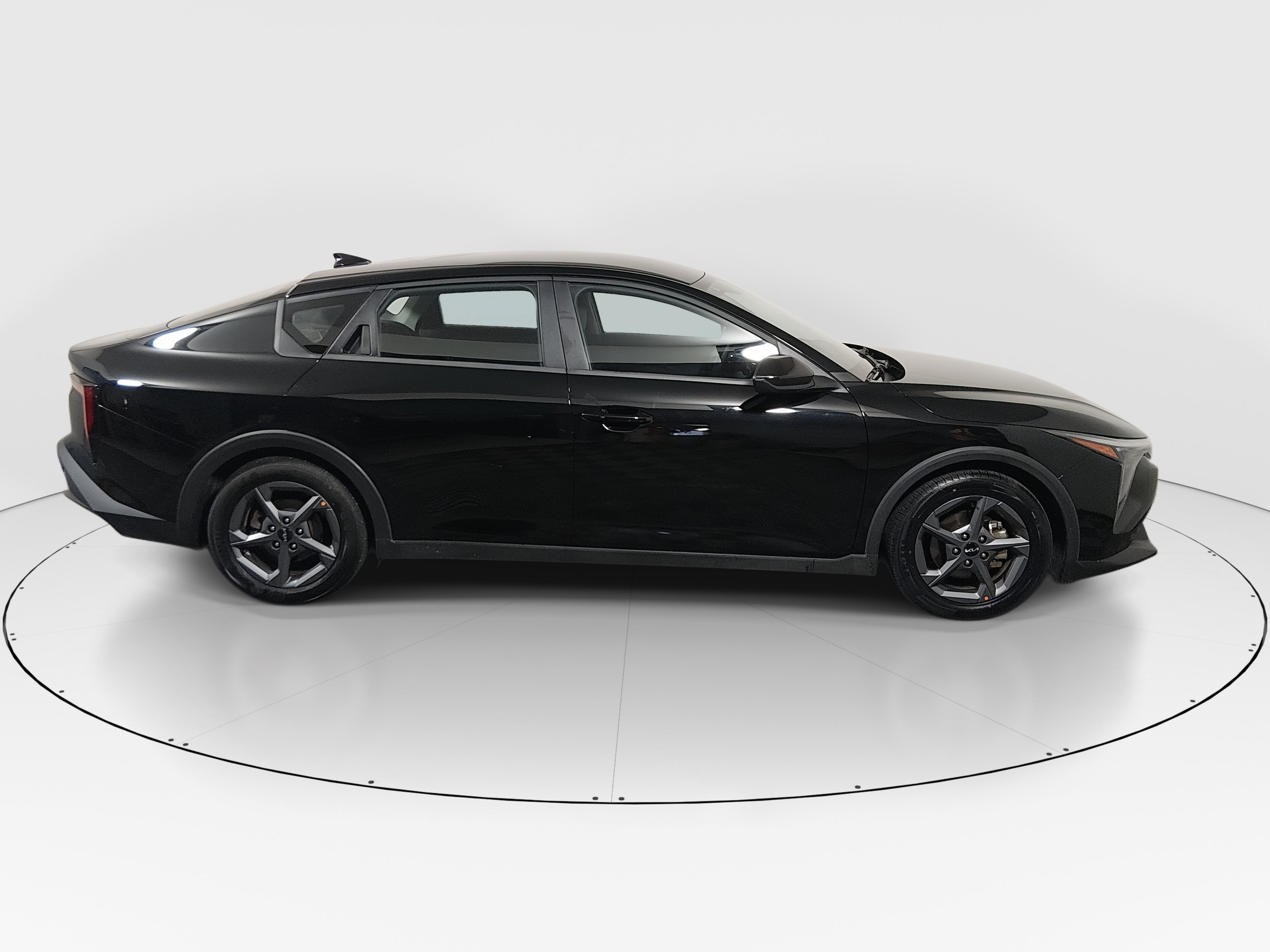 2025 Kia K4 LXS - Photo 8