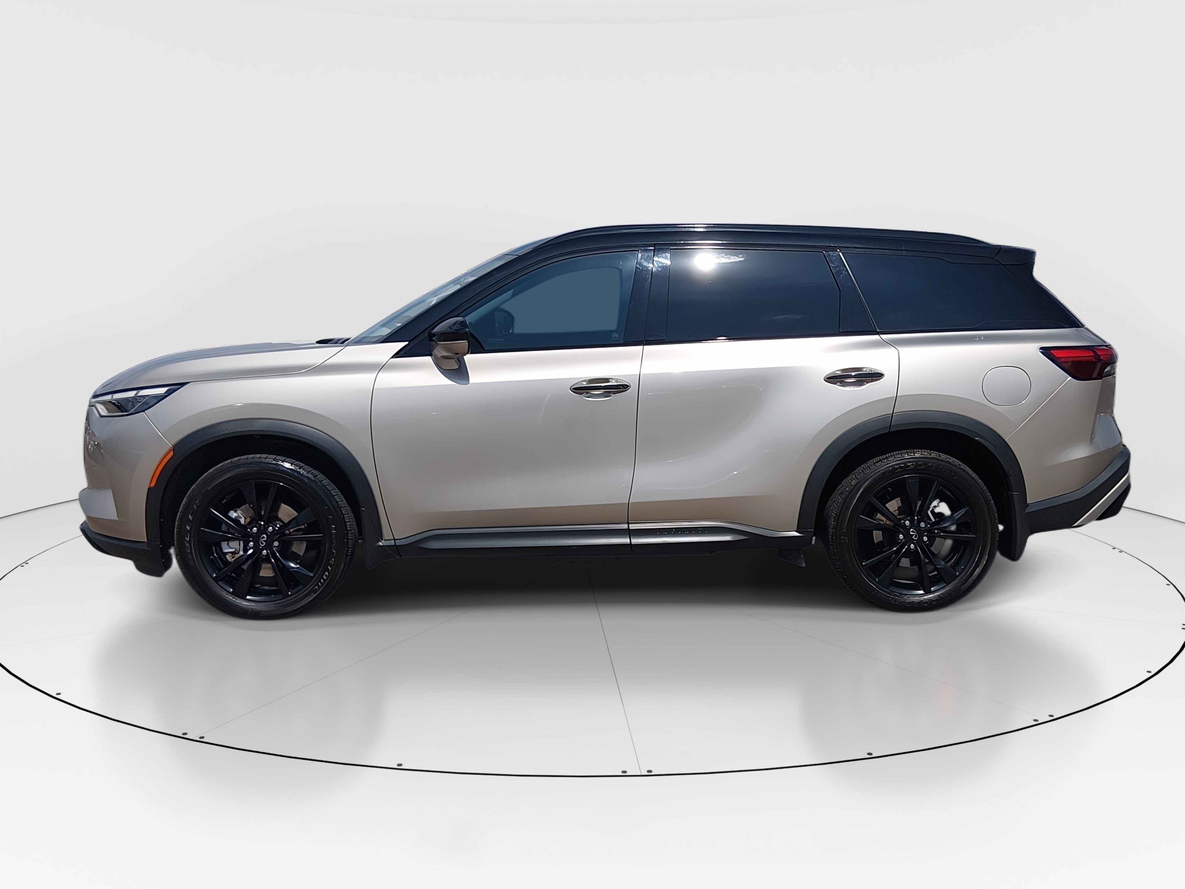 2023 INFINITI QX60 4