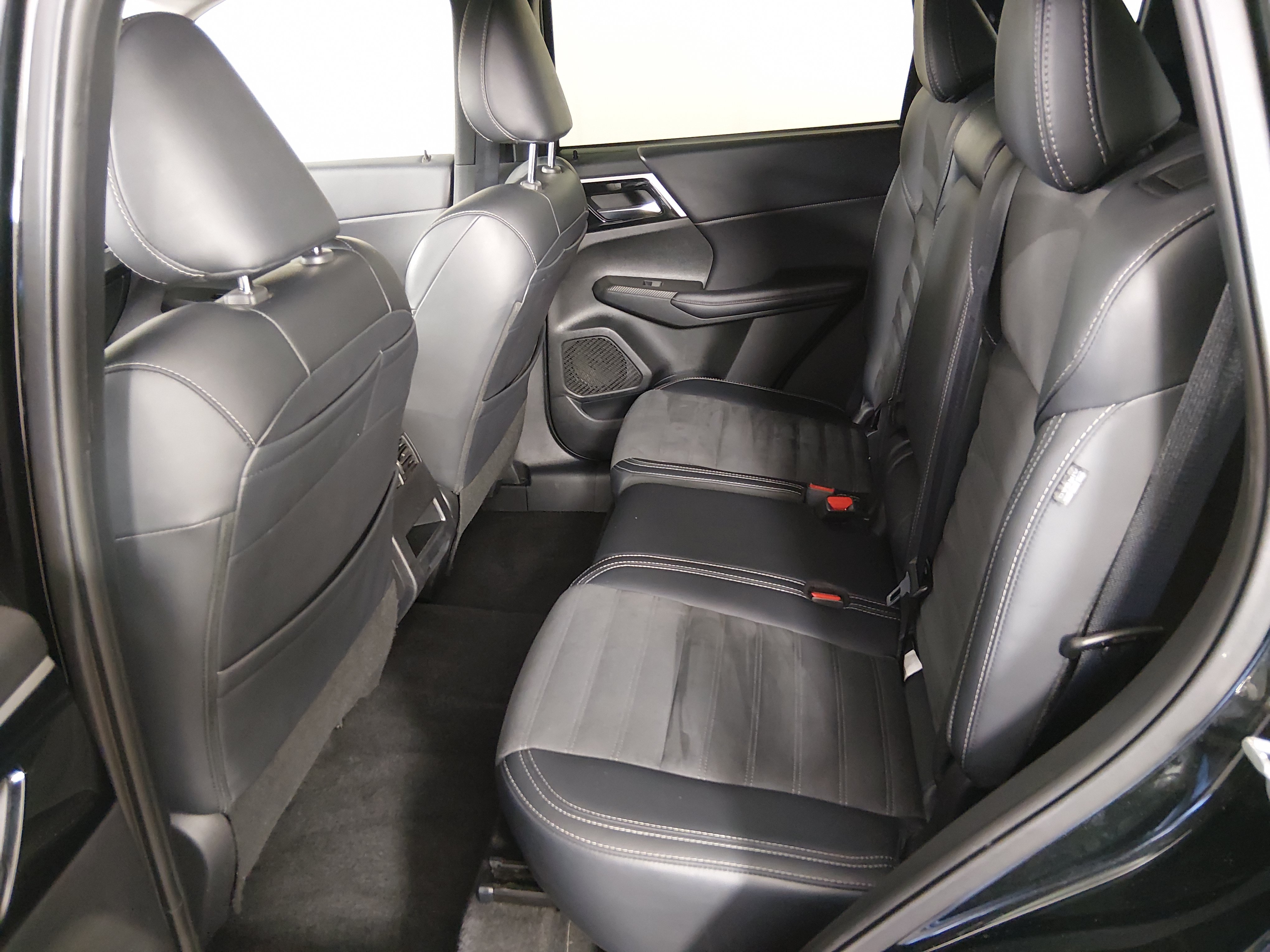 2024 Mitsubishi Outlander SE - Photo 22