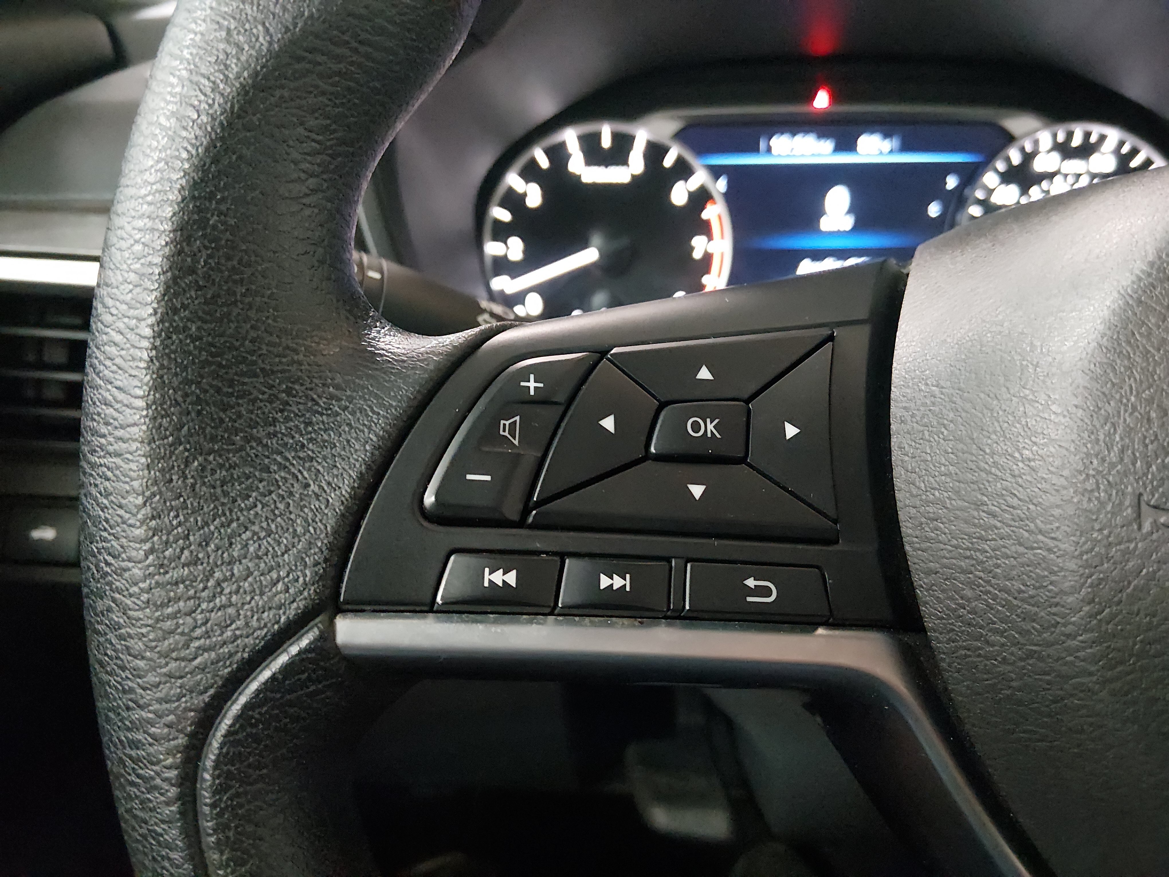 2025 Nissan Altima SV - Photo 12