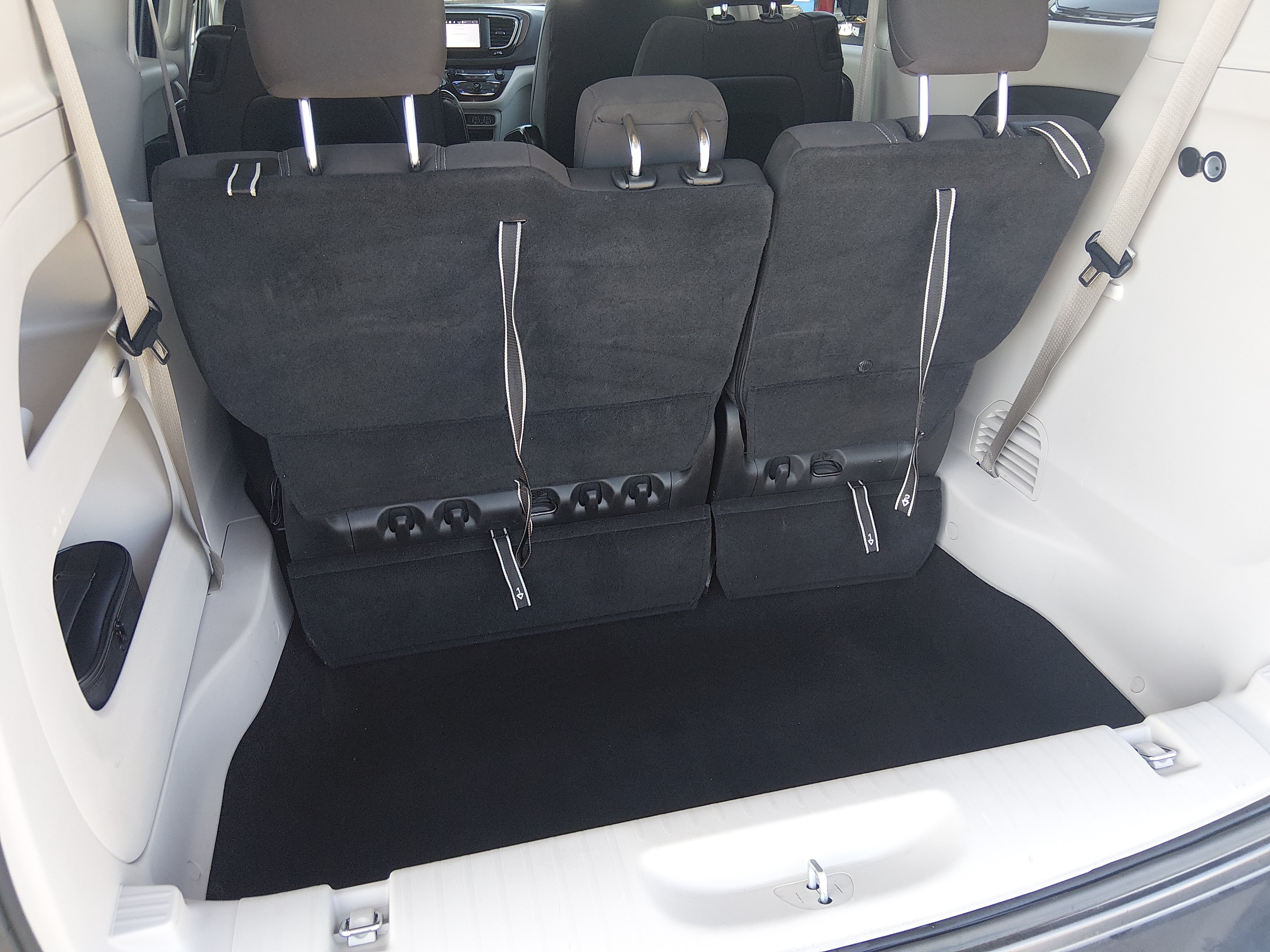 2023 Chrysler Voyager LX - Photo 11